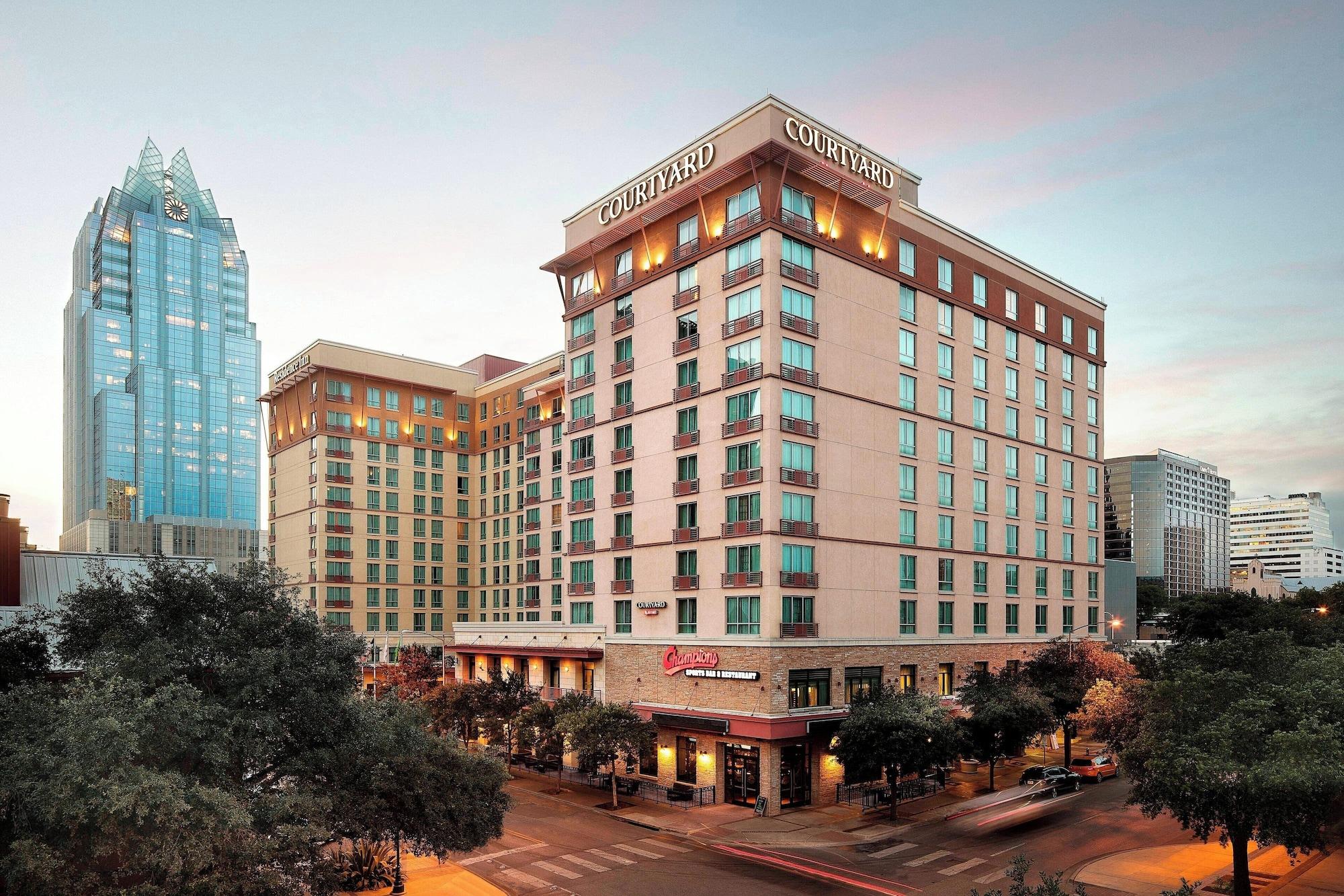 Vista Exterior Courtyard by Marriott Austin Downtown/Convention Center