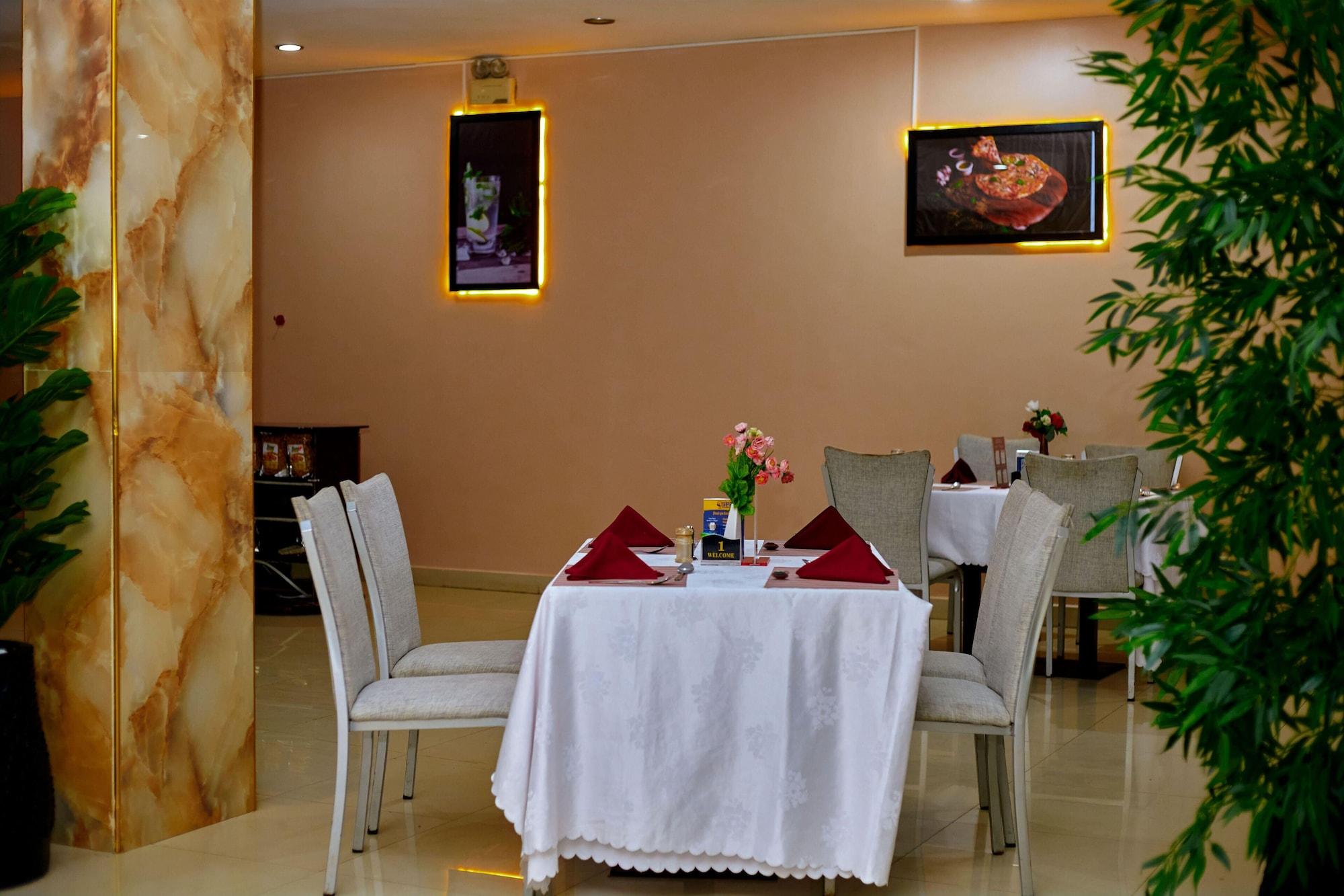 Restaurant Luwa Evergreen Hotel