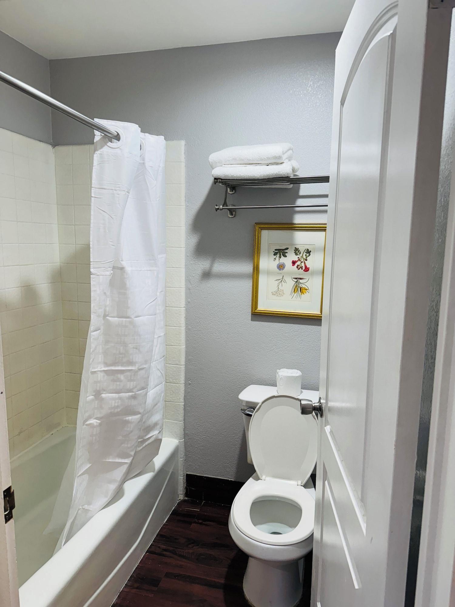 Varios Baymont by Wyndham Bakersfield