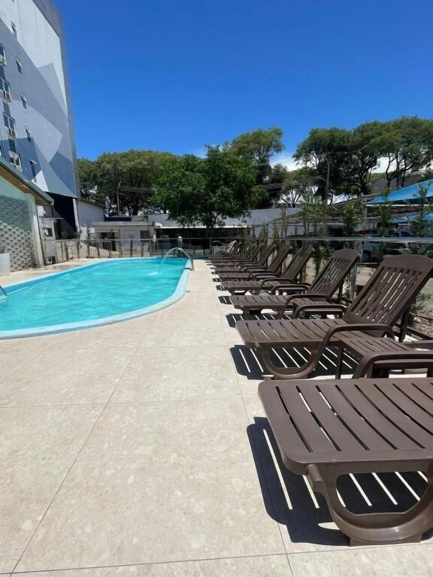 Vista Piscina Hotel Portinari Ponte da Amizade