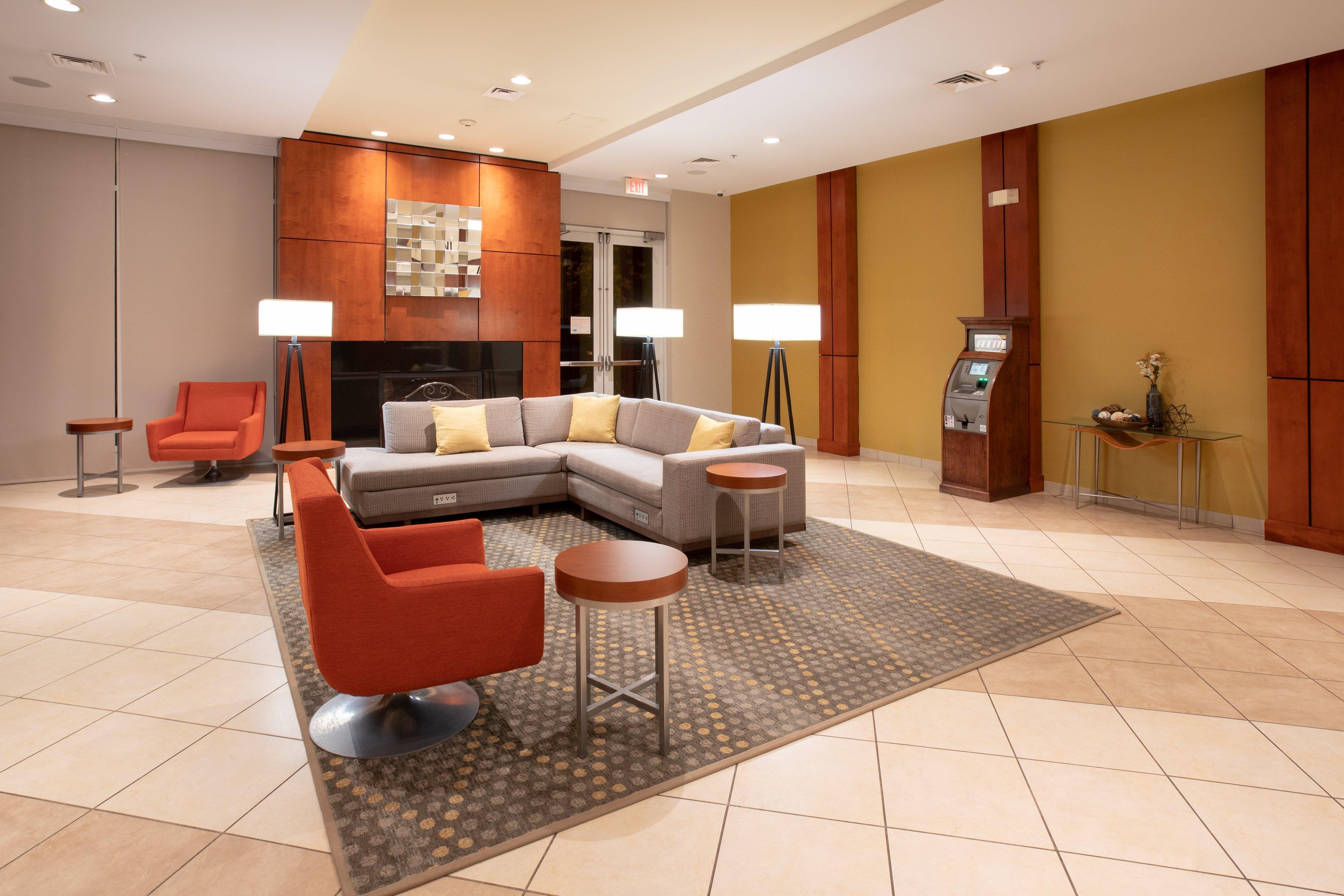 Vista Lobby Holiday Inn Winchester Se-Historic Gateway by IHG