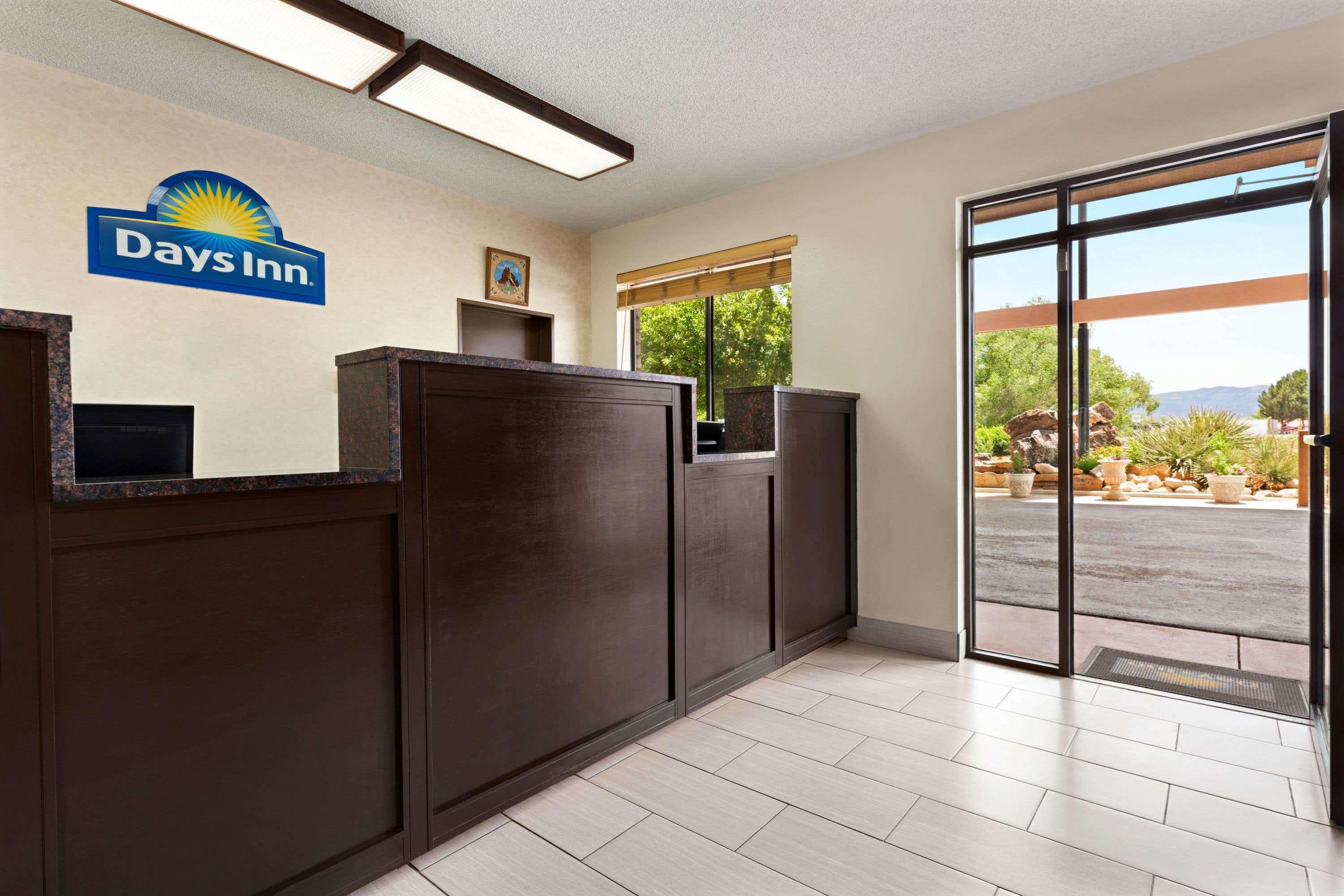 Vista Lobby Days Inn by Wyndham Cortez