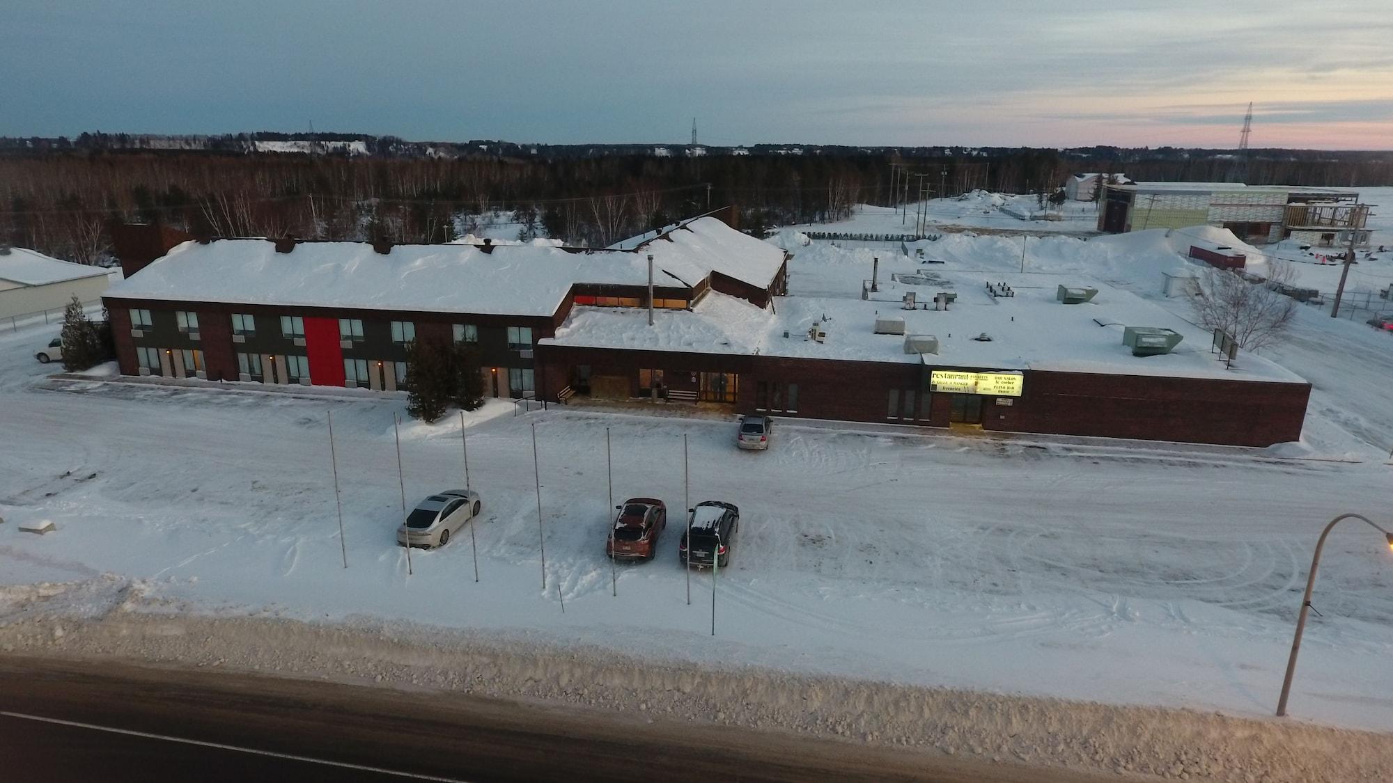 Varios Auberge La Diligence