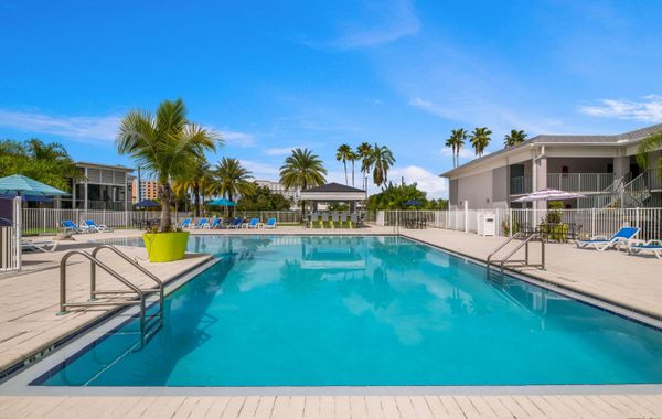 Clarion Inn & Suites Across From Universal Orlando Resort - Hoteles cerca de Universal Studios en Orlando