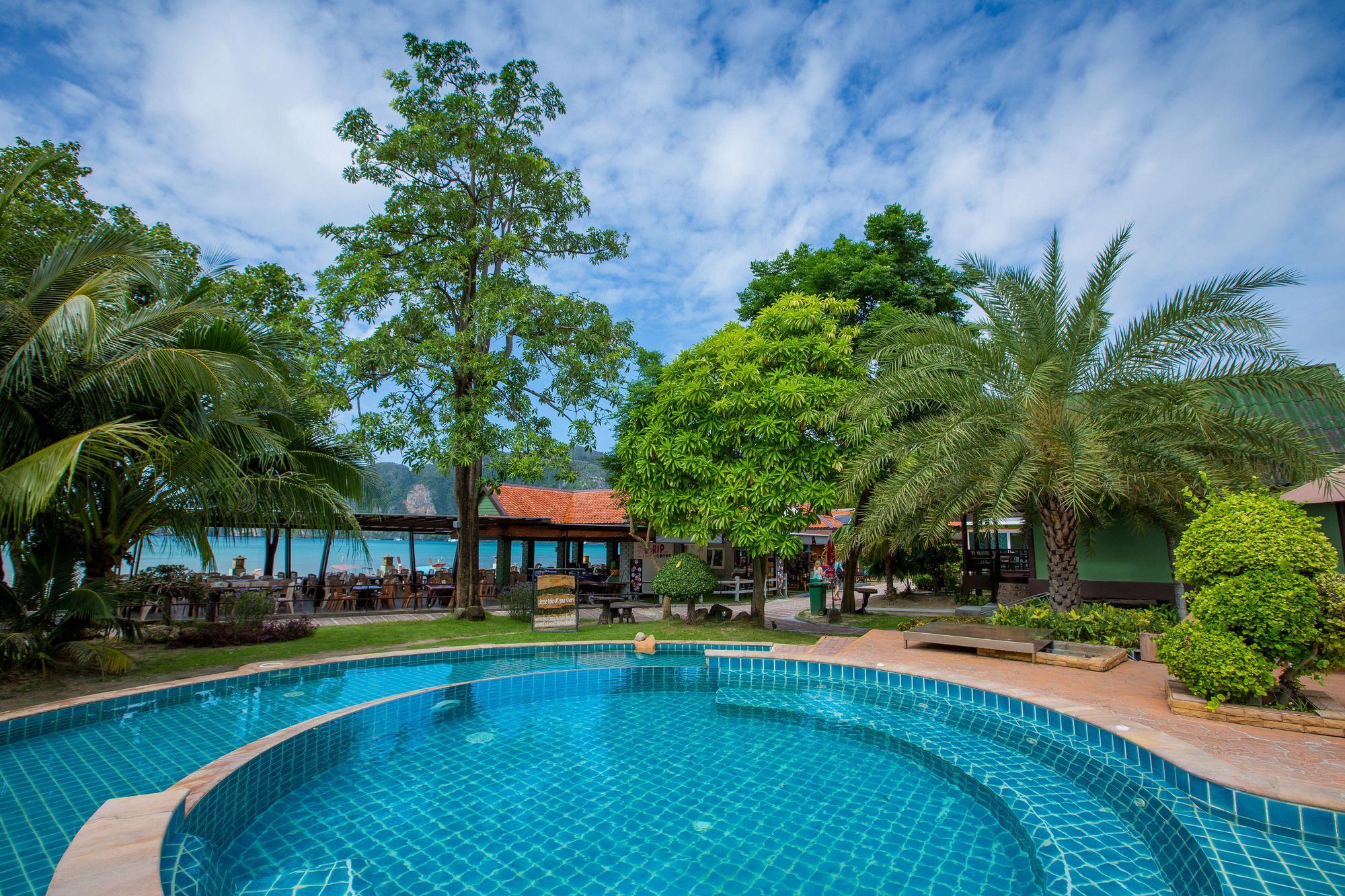 Vista da piscina U Rip Resort