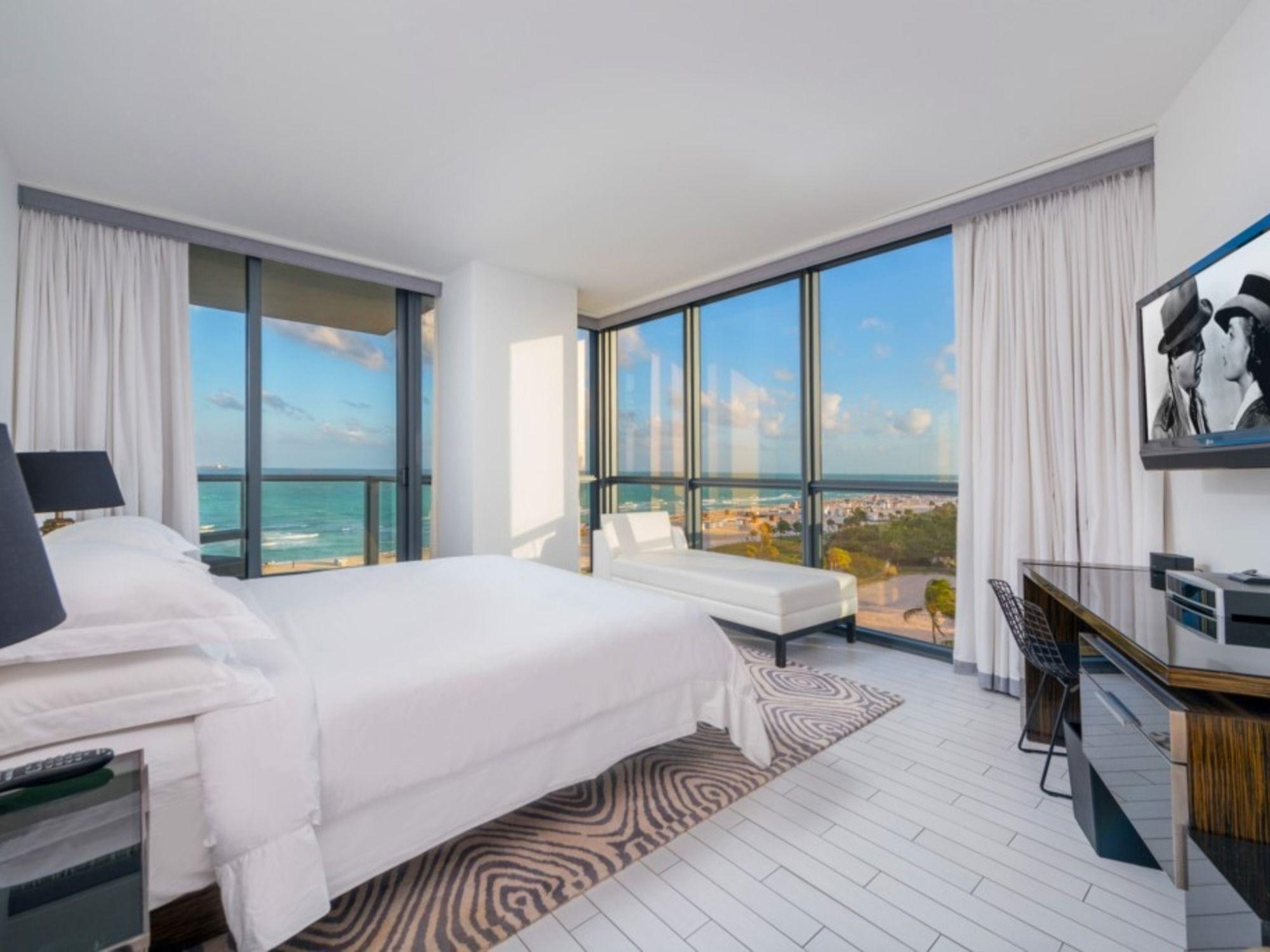 Habitación Collins Avenue Condo #105033 2 Bedrooms 2.5 Bathrooms Condo by Redawni