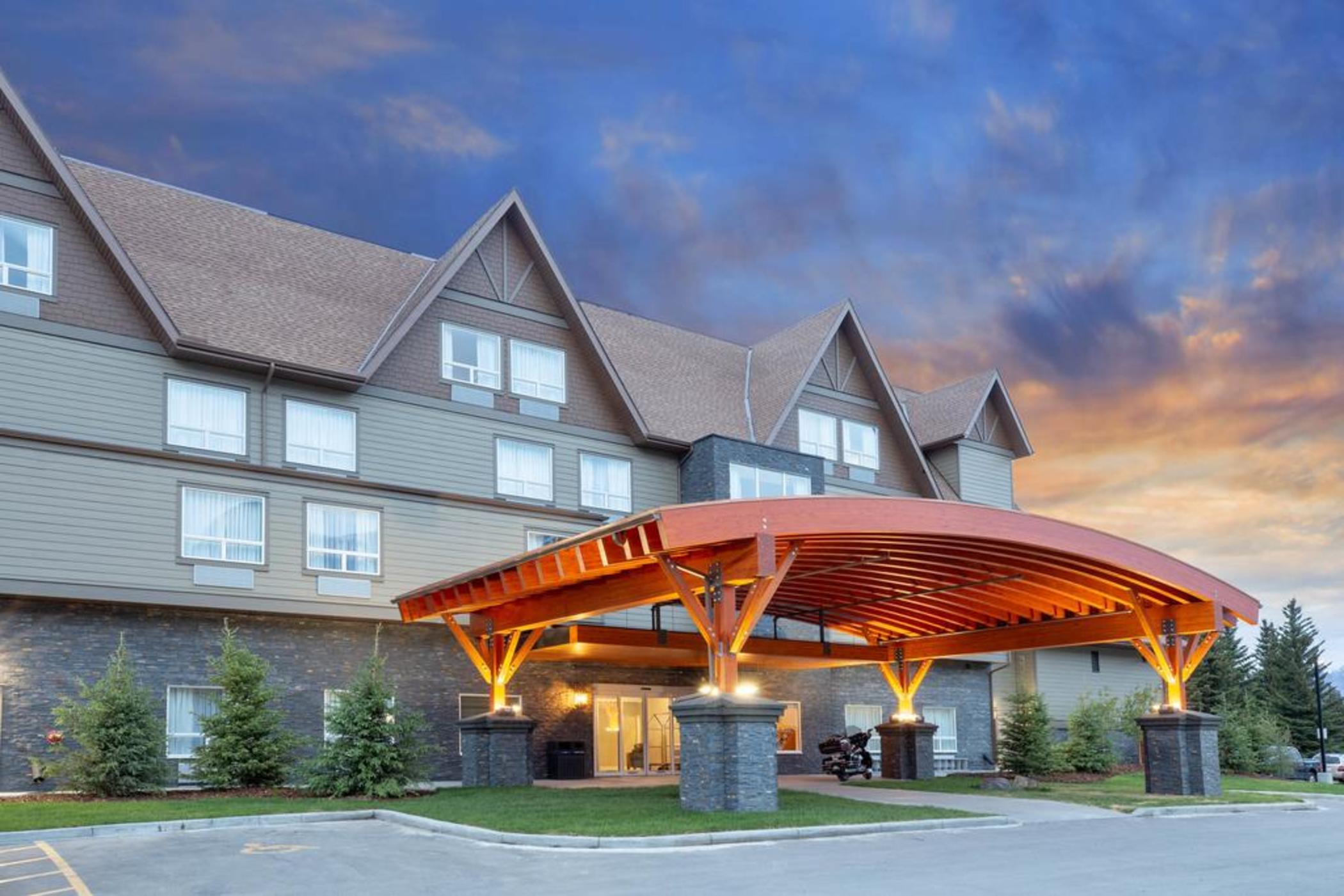 Vista Exterior Super 8 Canmore