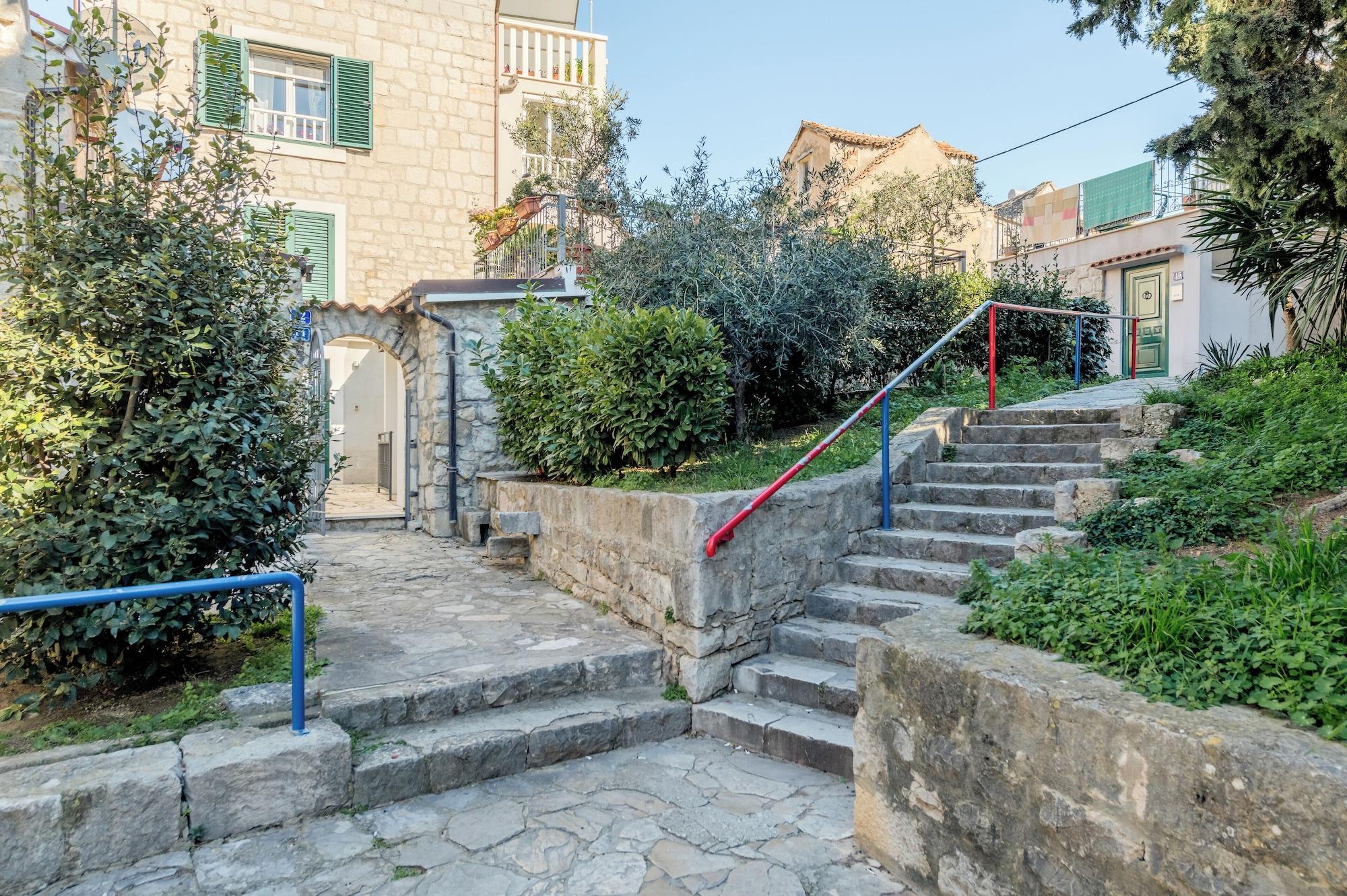 Vista Exterior Versi & Note Luxury Rooms