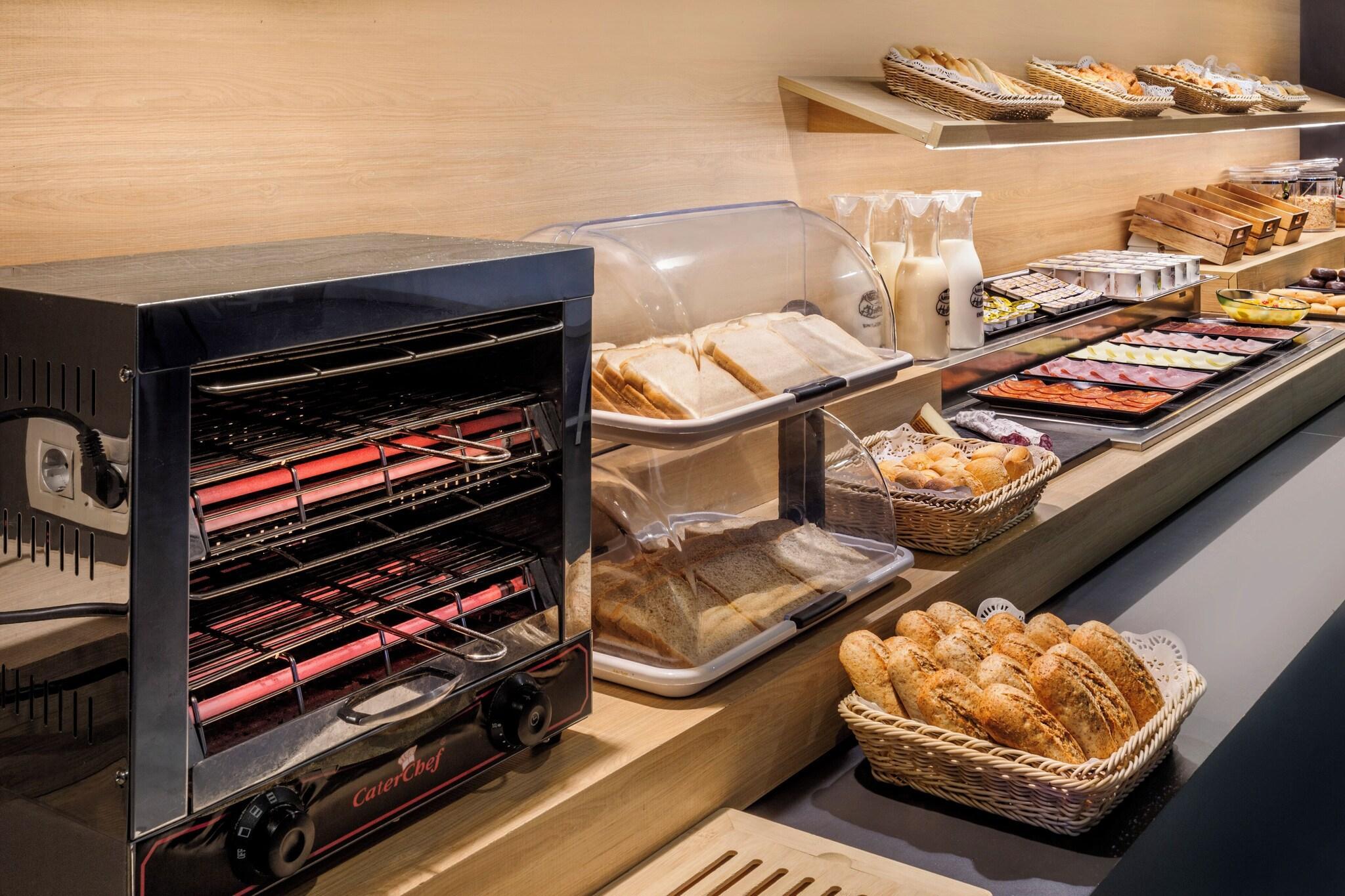 Restaurant B&B Hotel Donostia San Sebastian Aeropuerto