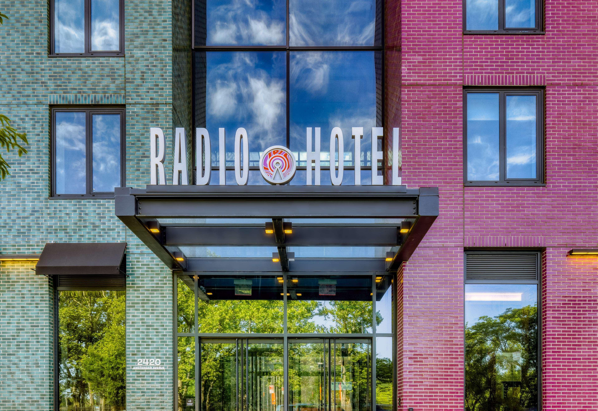 Vista Exterior Radio Hotel