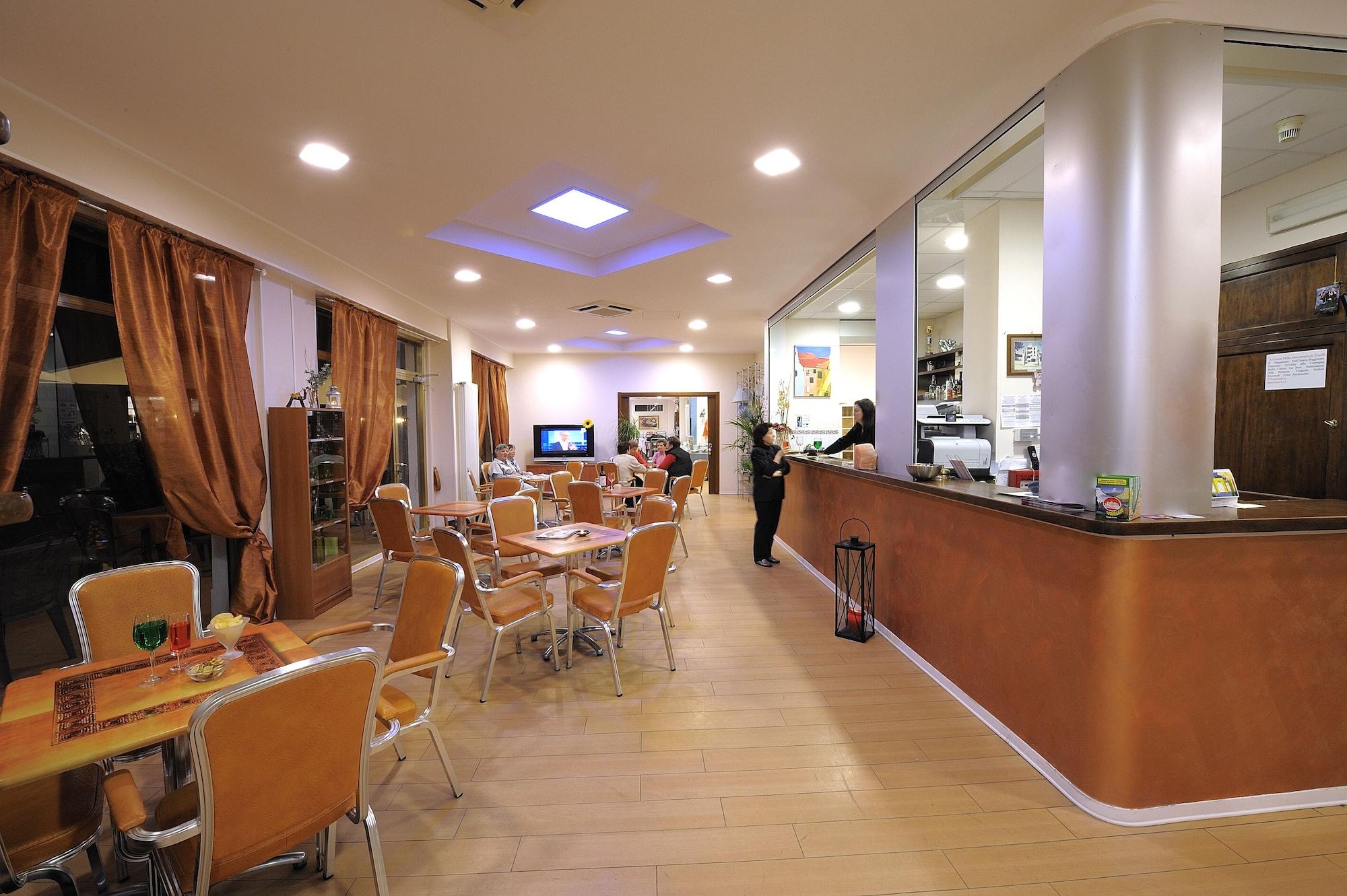 Bar/Salón Hotel Arma