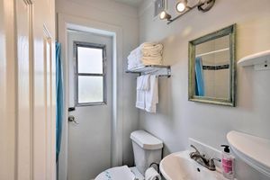 Alquiler Vacacional - Ormond Beach Retreat w/ Deck - Steps to Ocean!