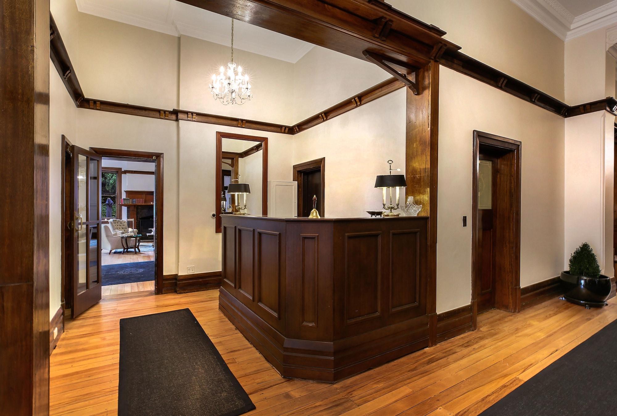 Vista Lobby The Robertson Hotel