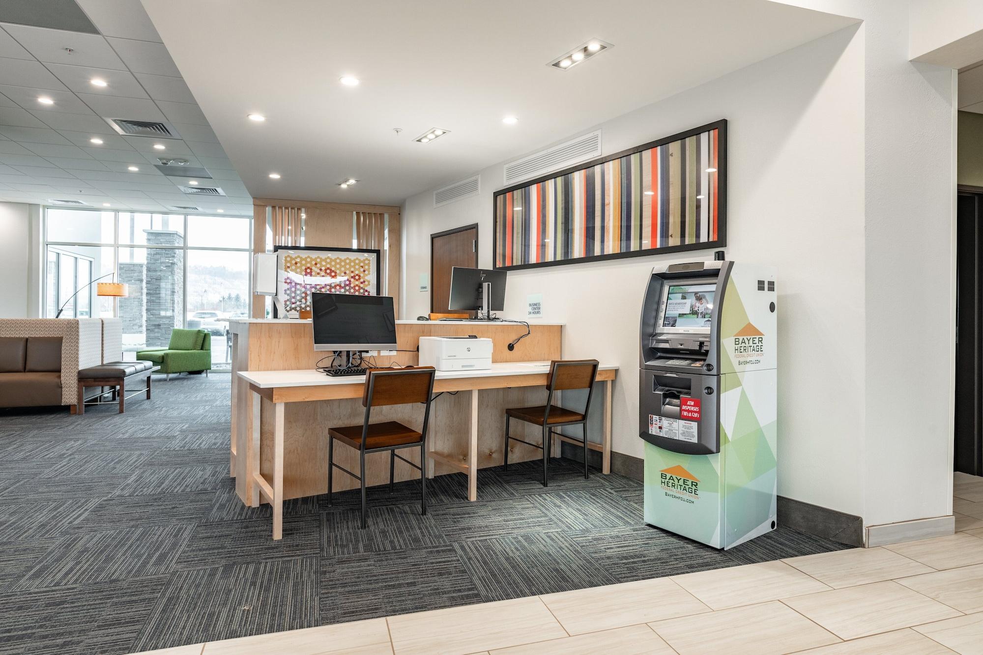 Vista Lobby Holiday Inn Express & Suites Moundsville by IHG