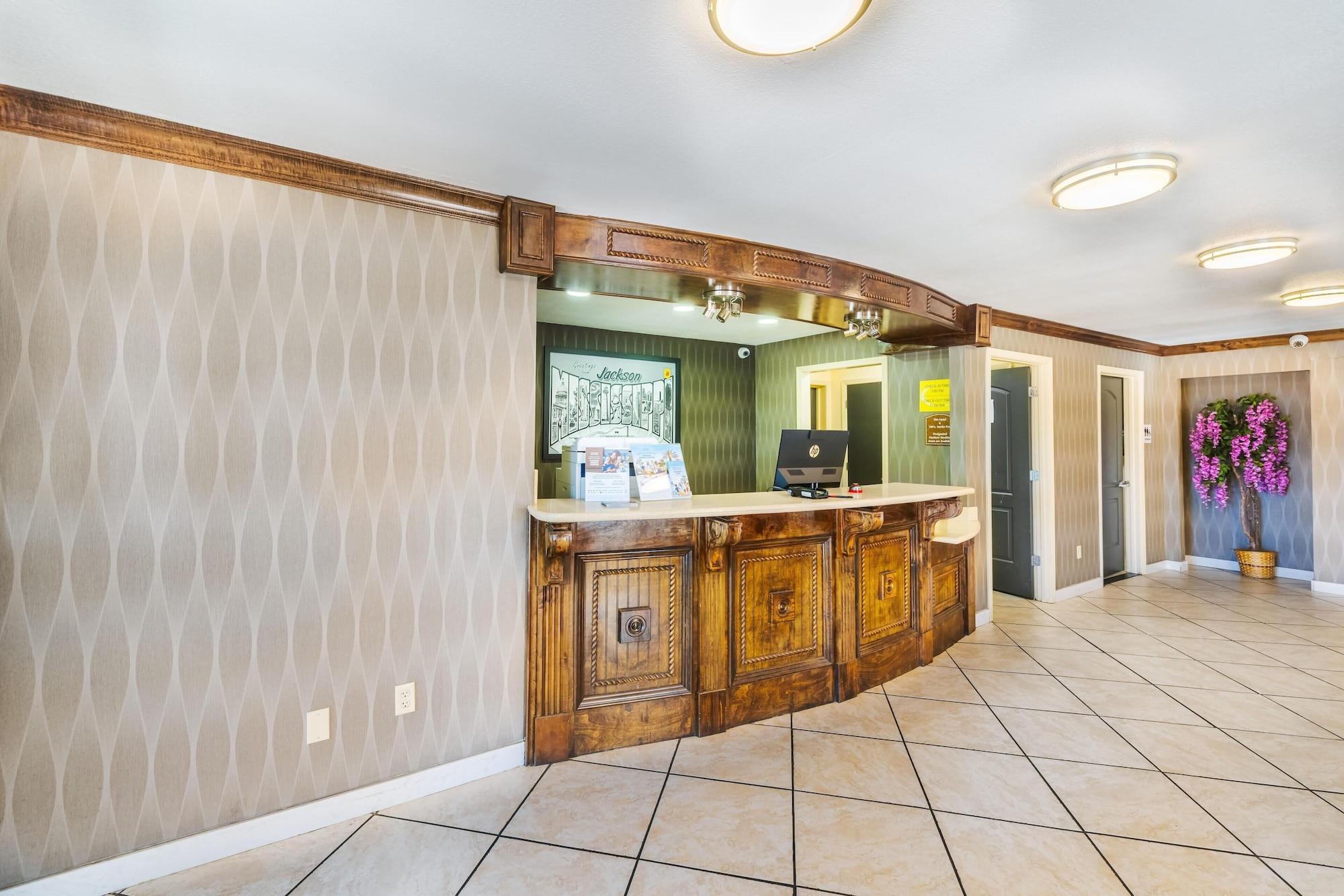 Vista Lobby Super 8 by Wyndham Jackson MS Near the Fairgrounds