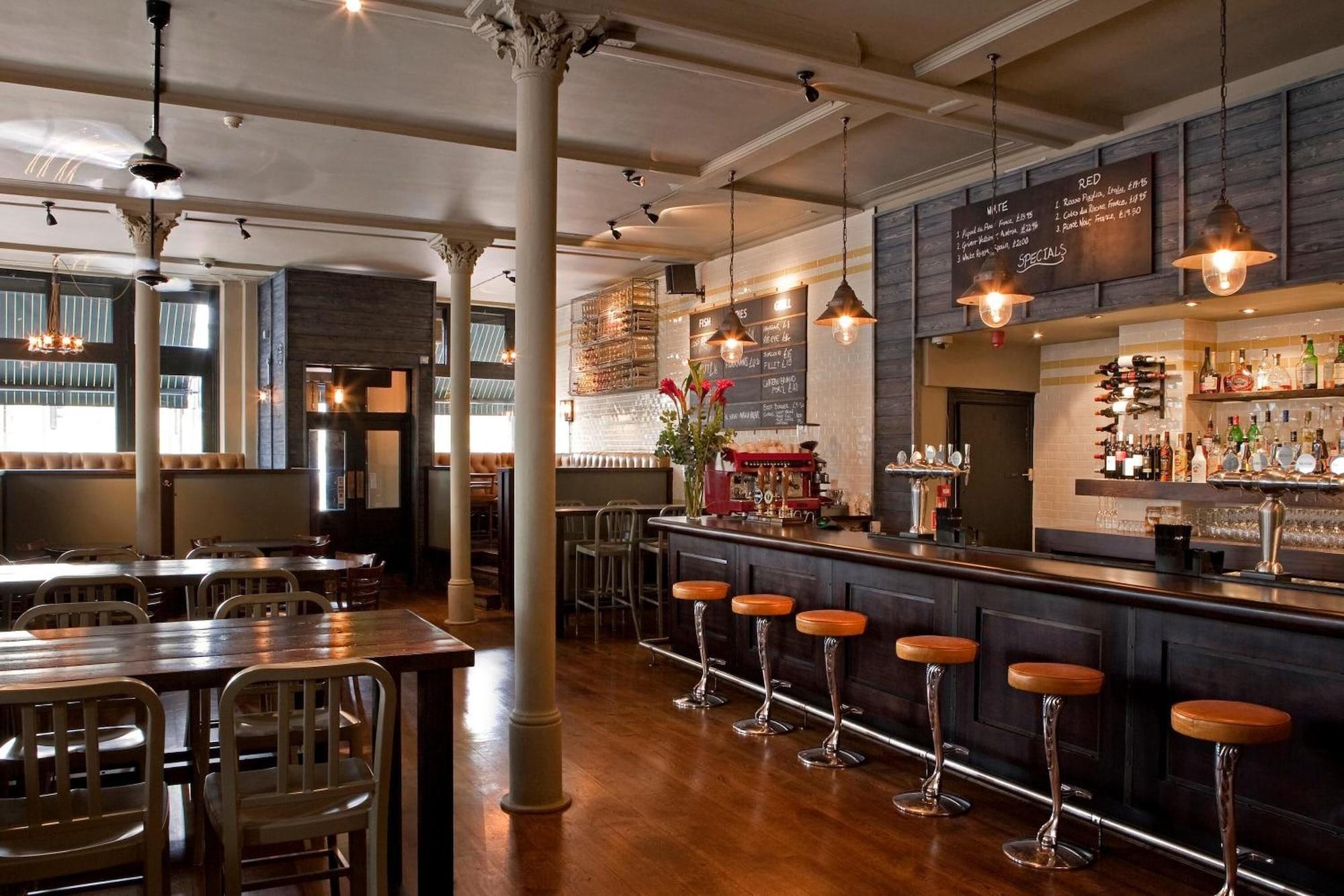 Bar/Salón The Tommyfield