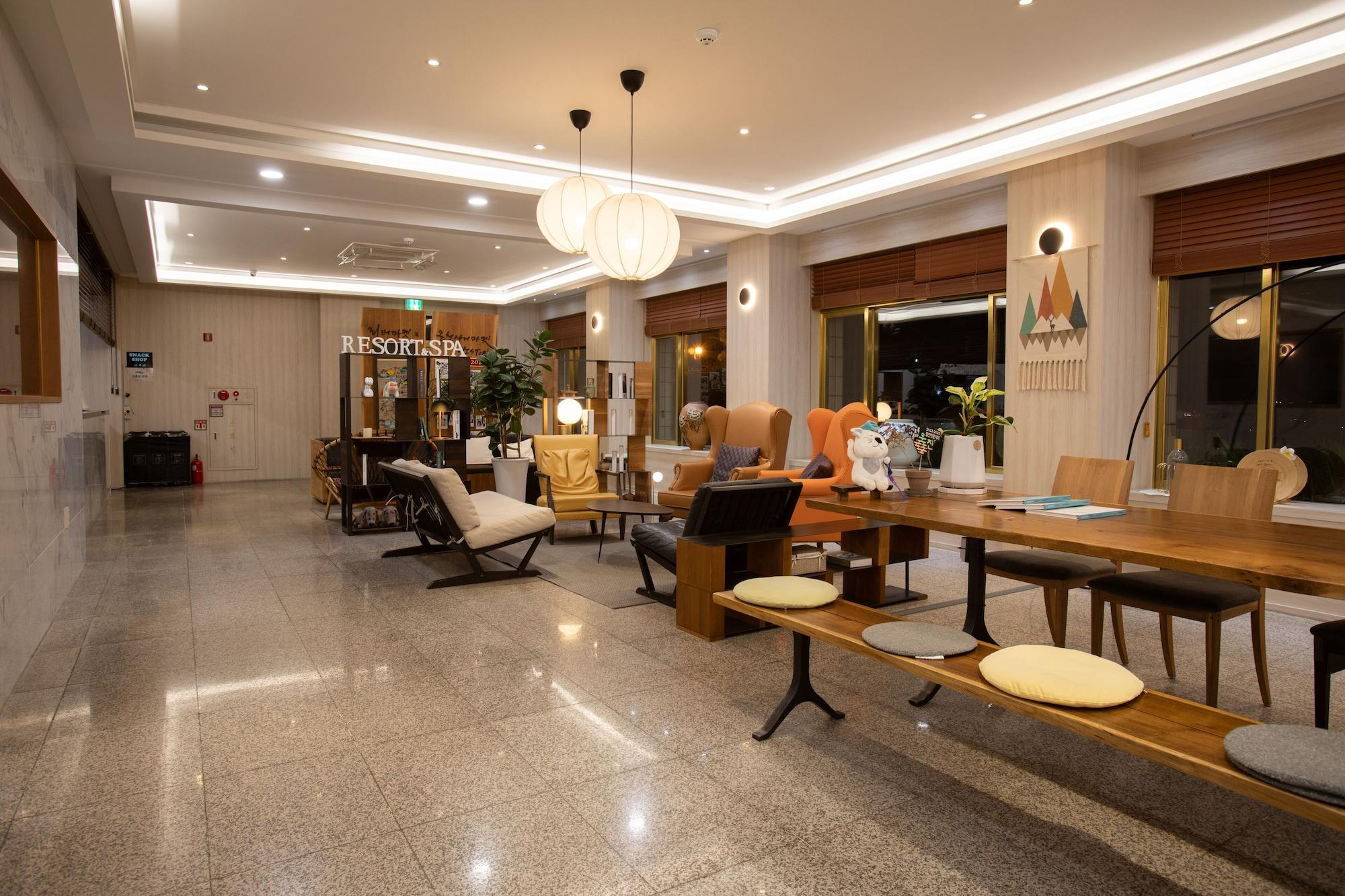 Vista Lobby Dukgu Oncheon Hotel