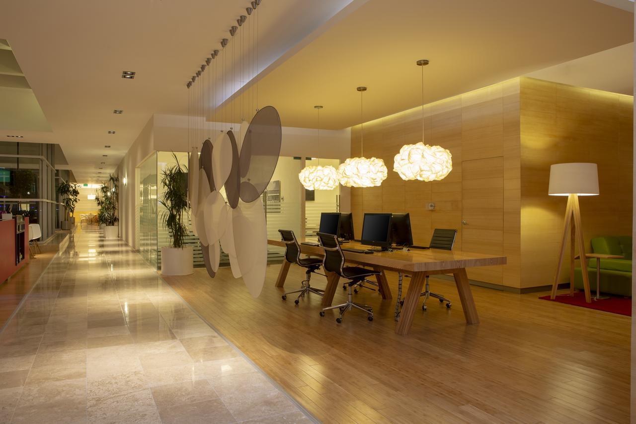 Vista Lobby Fiesta Inn Centro Historico
