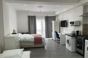 Alquiler Vacacional - Studio Flat 2 Minutes Walking From Underground Station