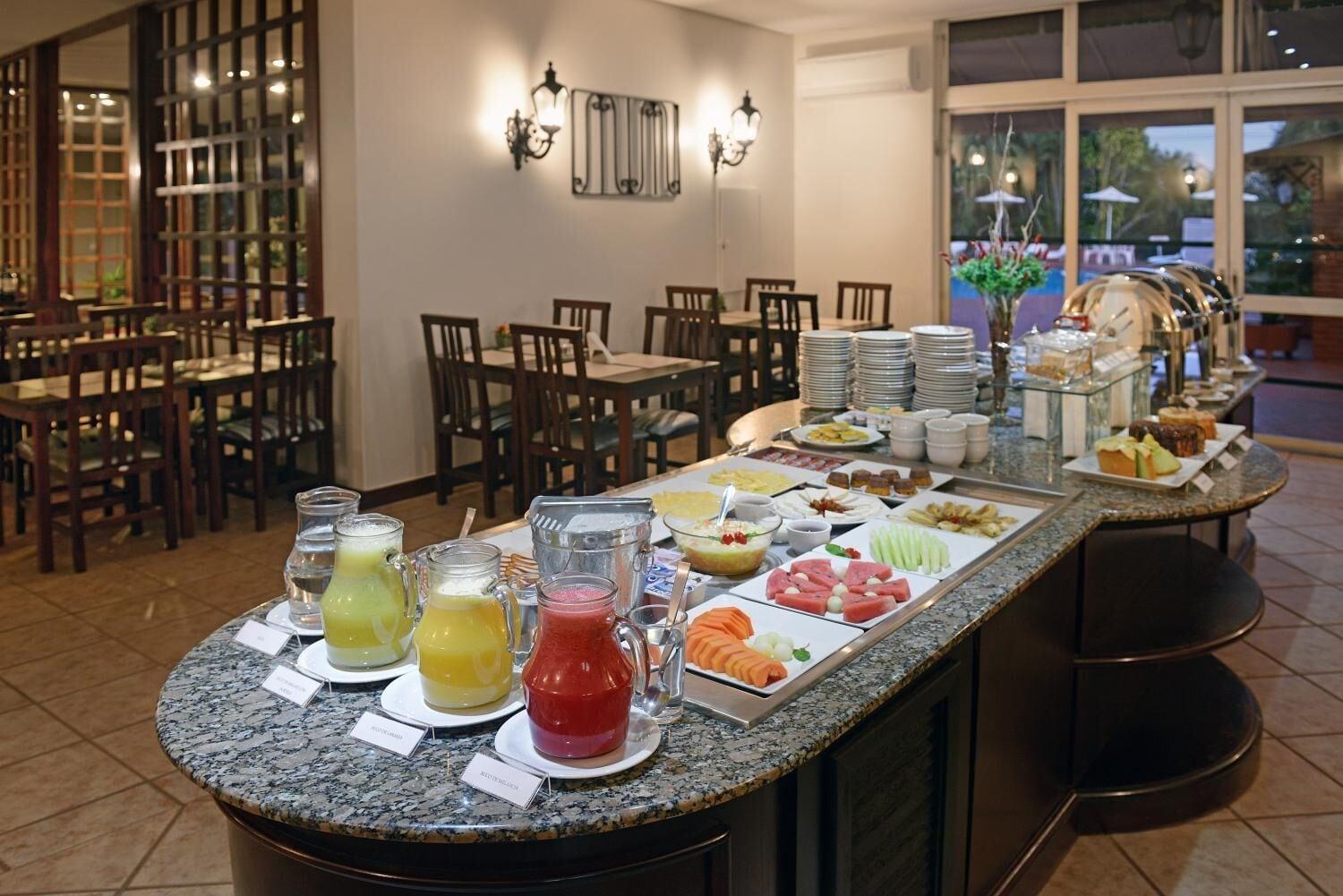 Restaurant Hotel Deville Express Guaíra