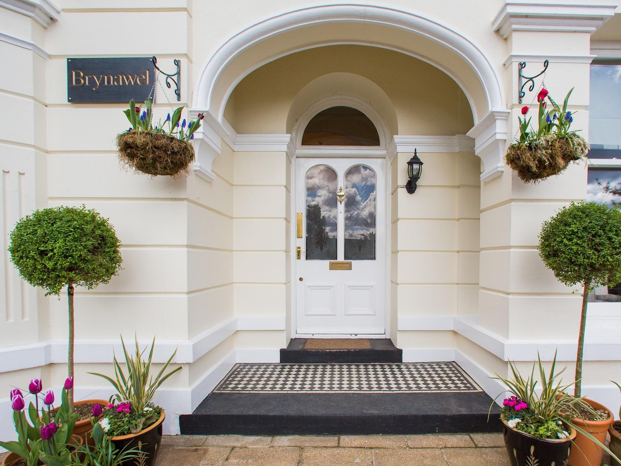 Vista Exterior James Place @ Brynawel