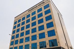 Alojamiento - Hotel Four Star