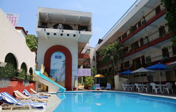 Hacienda Maria Eugenia - Hoteles en Zona Dorada de Acapulco