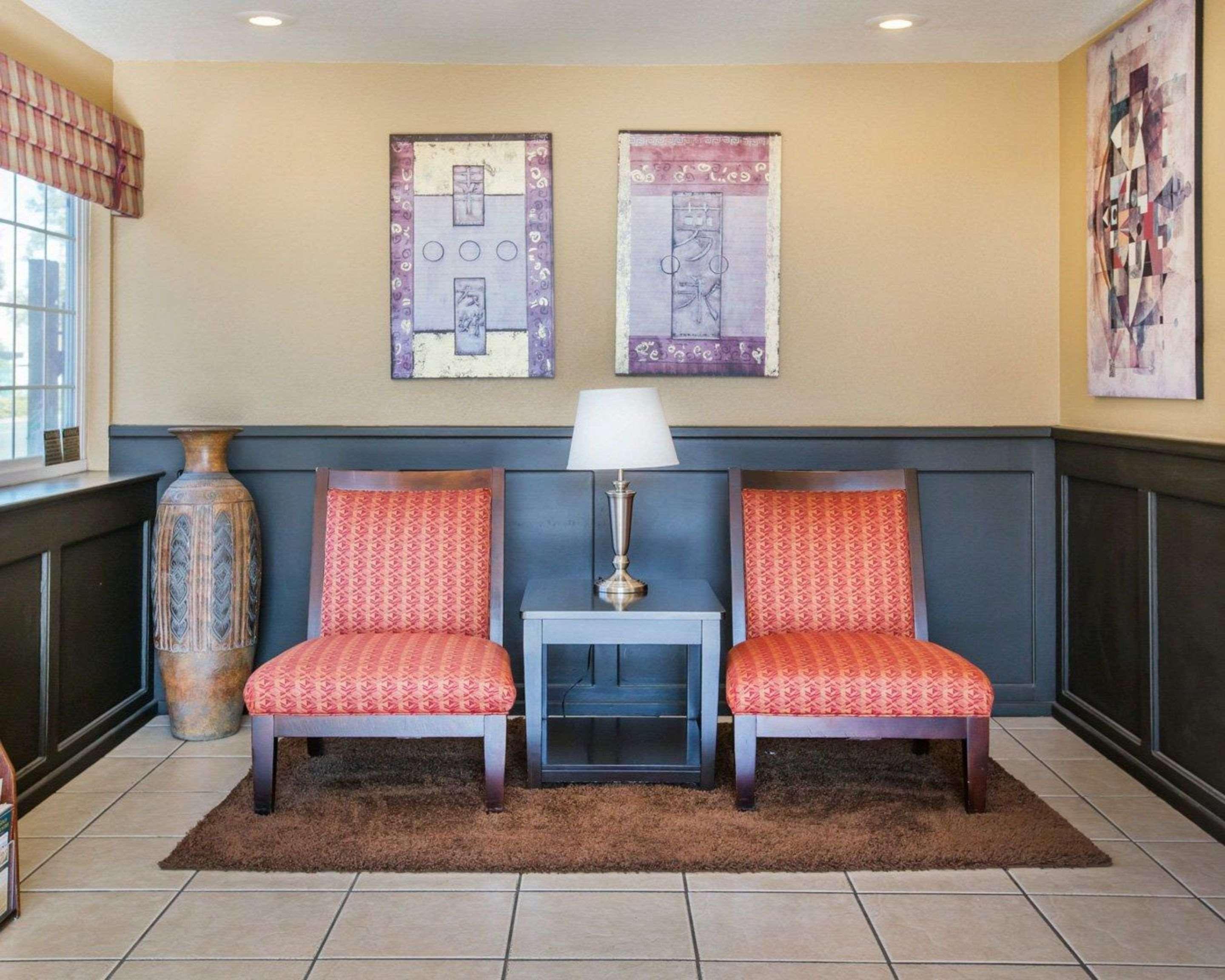 Vista Lobby Econo Lodge Inn & Suites Lodi - Wine Country Area