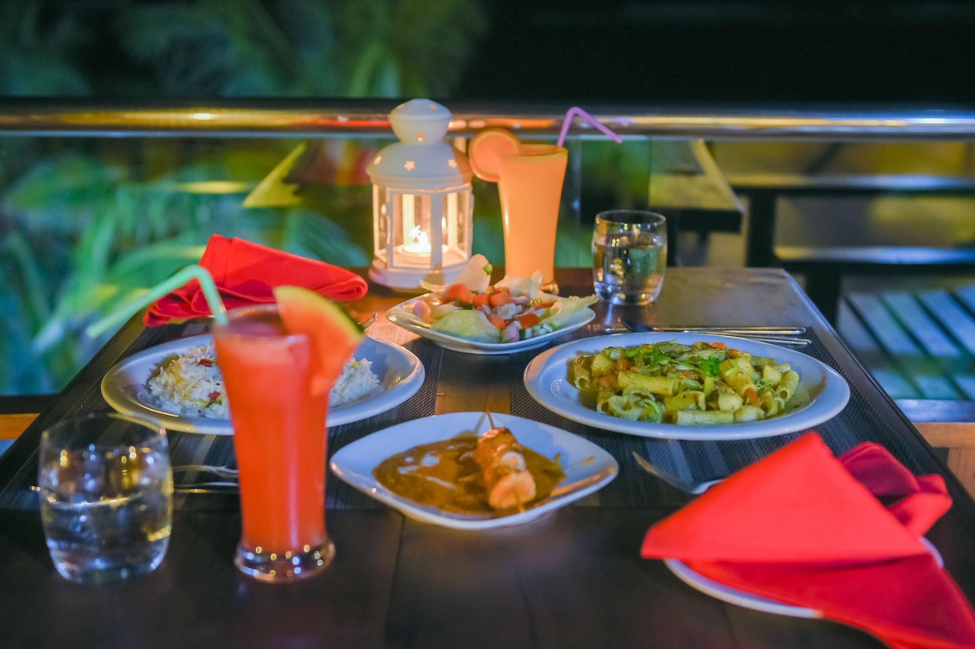 Restaurant Hathaa Beach Maldives