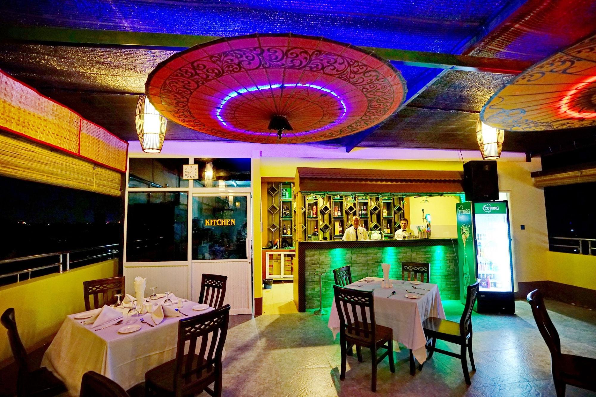 Bar/Salón Hotel Boss