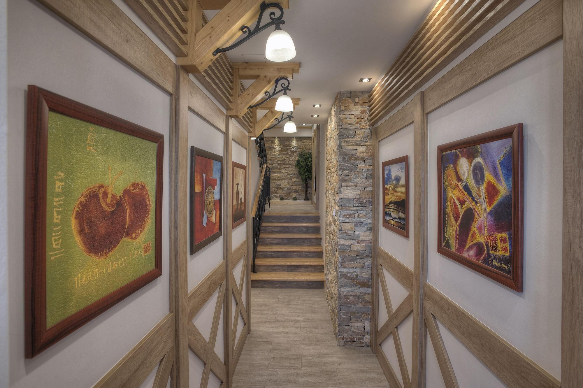 Varios Villa Natural Wood