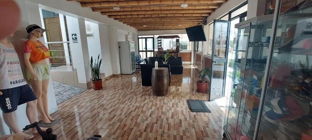 Vista Lobby R. A. C. S.