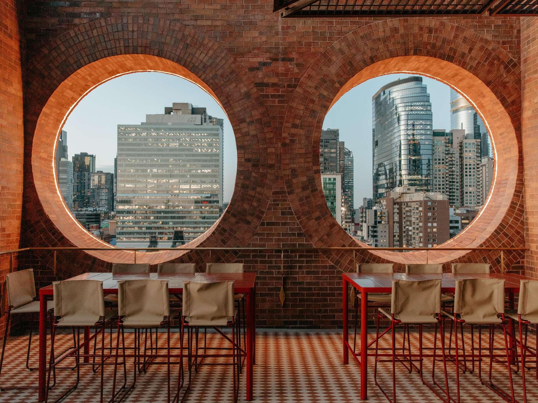 Vista Exterior Hyde Melbourne Place