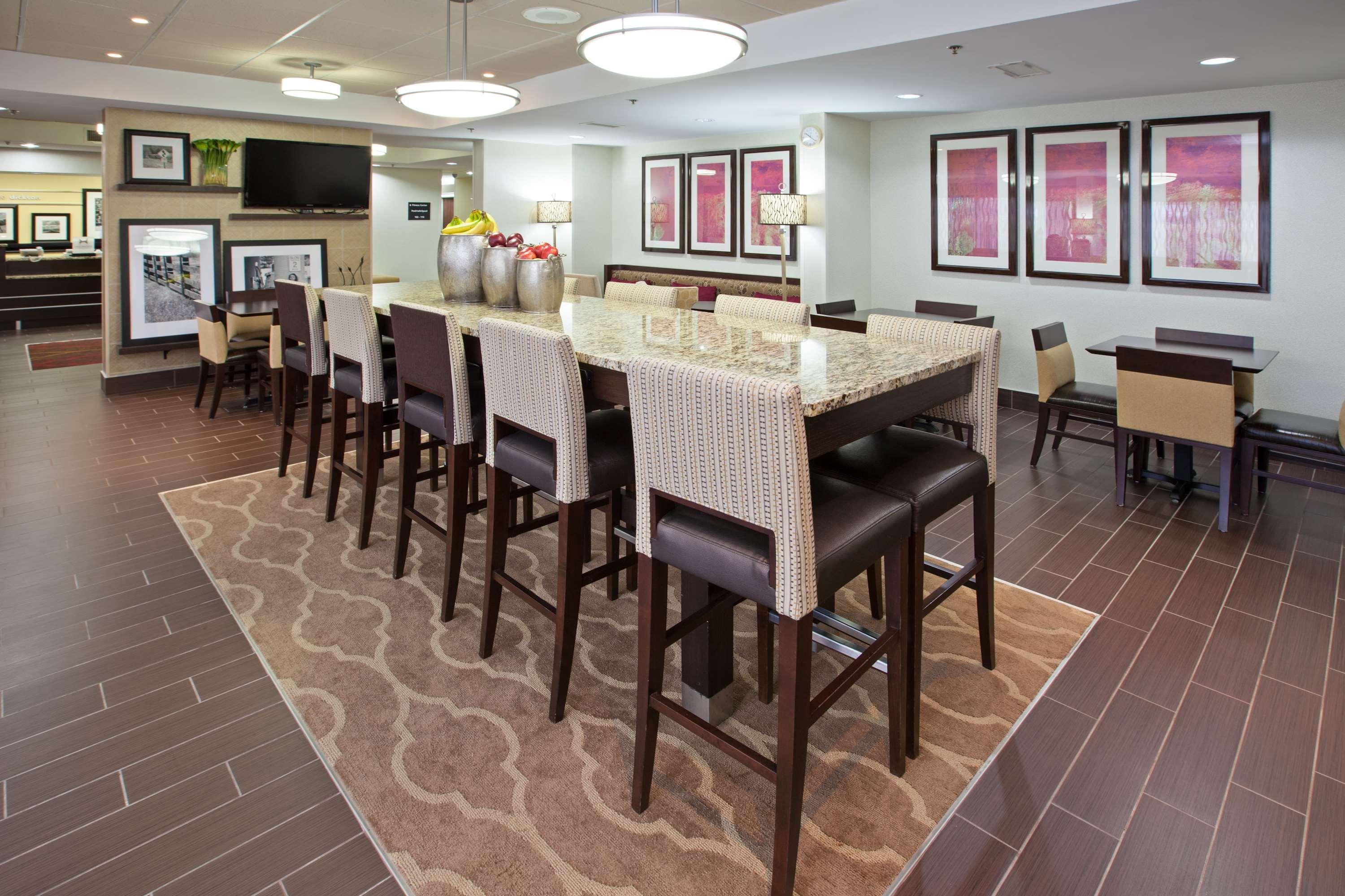 Vista Lobby Hampton Inn Dickson