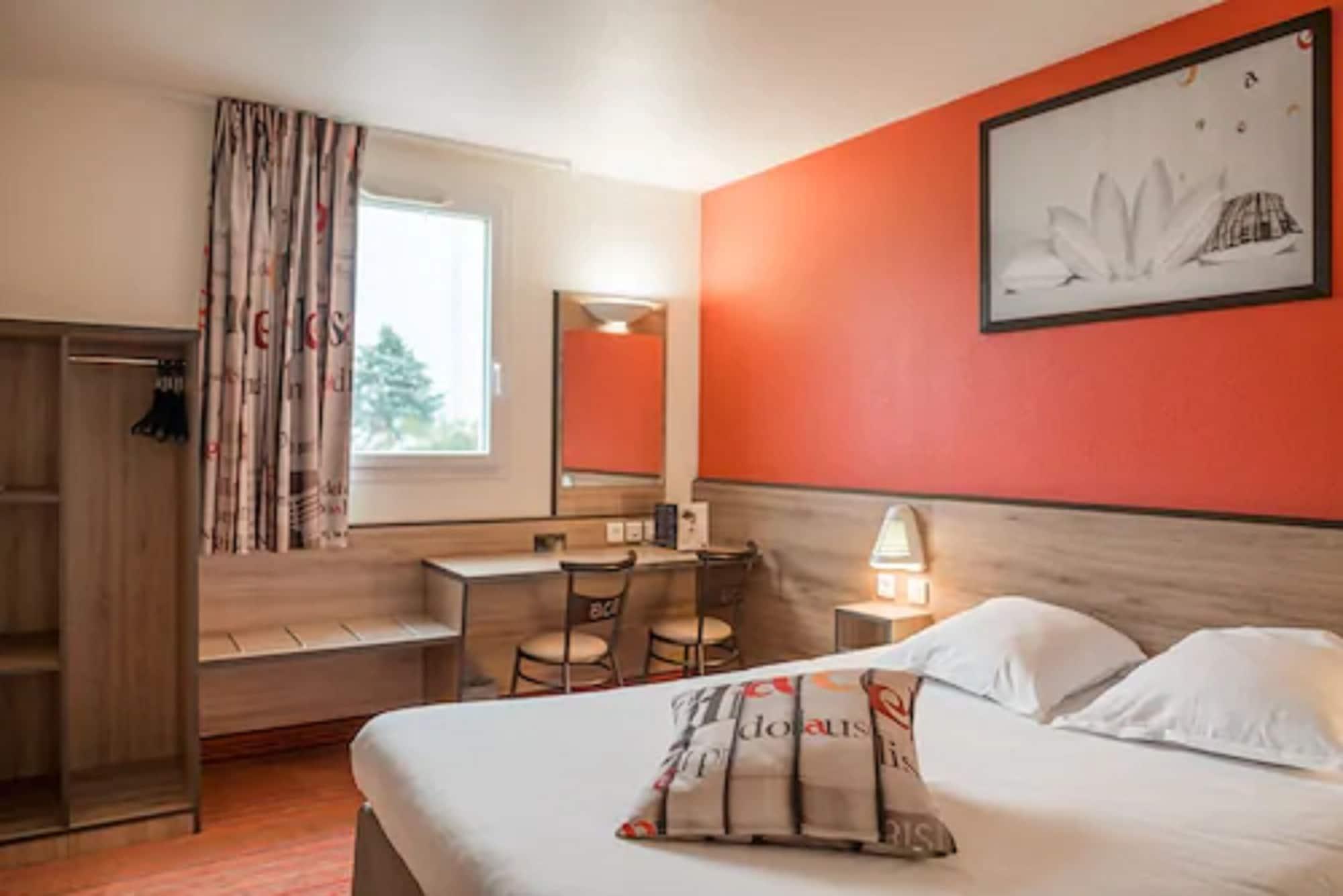 Varios ACE Hôtel Paris Roissy