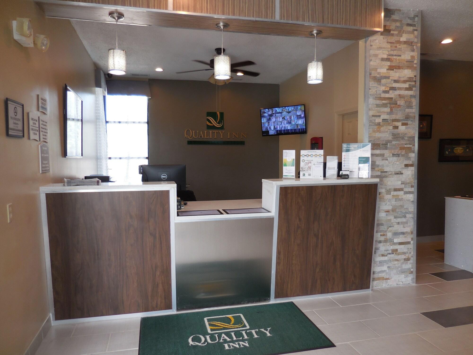 Vista Lobby Quality Inn Pinehurst Area