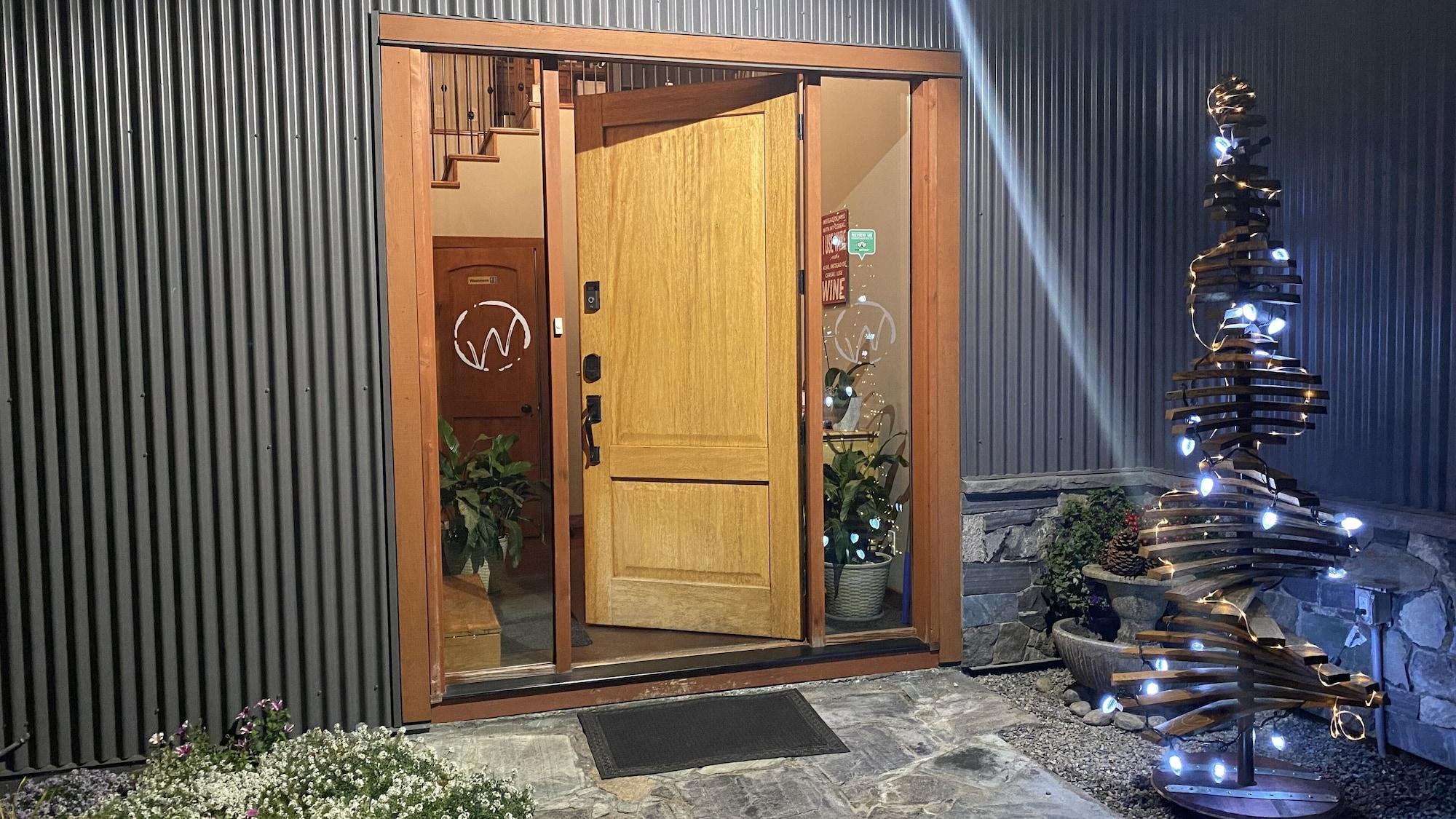 Vista Exterior Wesbert Winery & Guest Suites