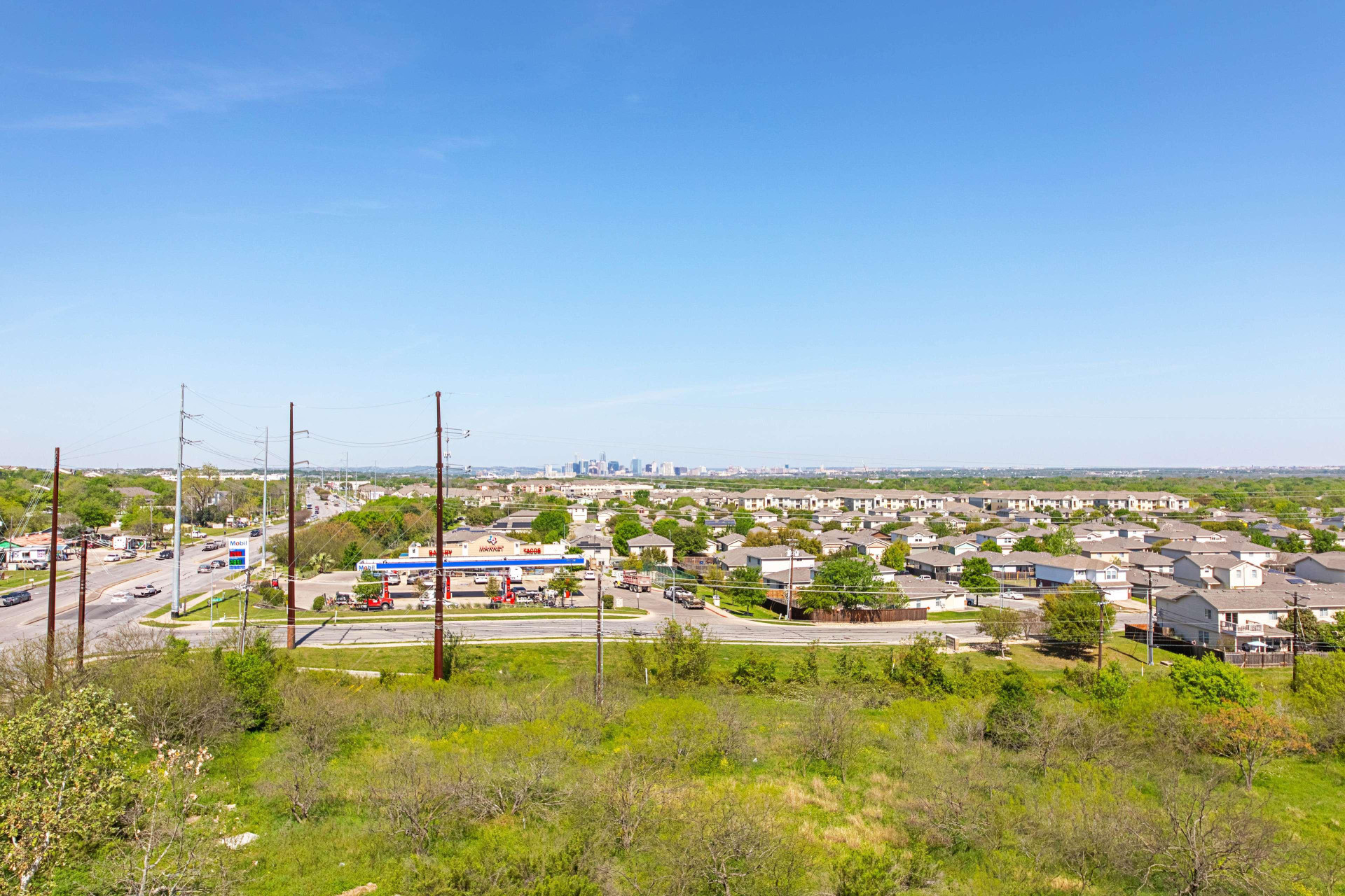 Vista Exterior Motel 6 Austin, TX - Airport