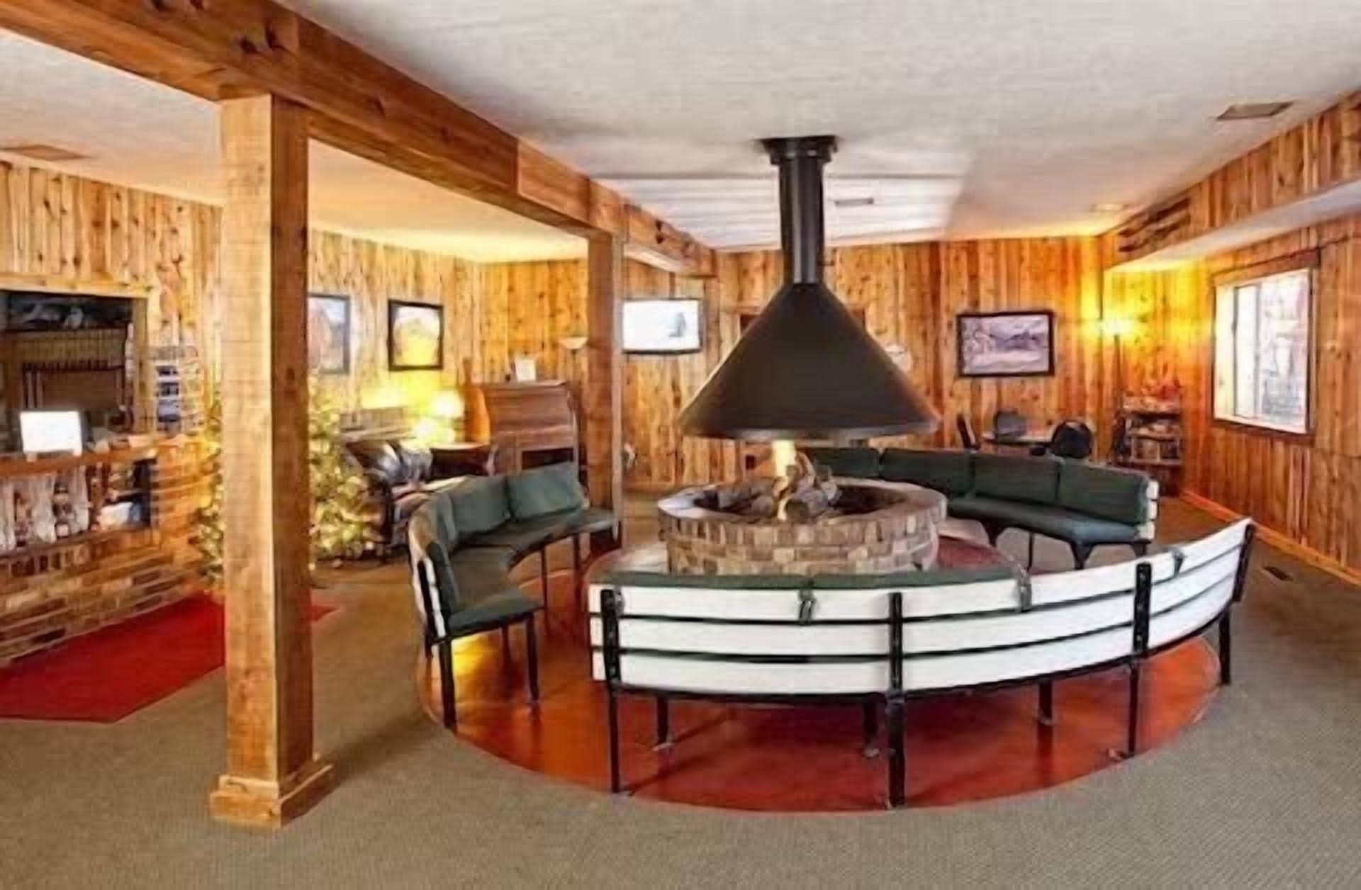 Vista Lobby Chateau Apres Lodge