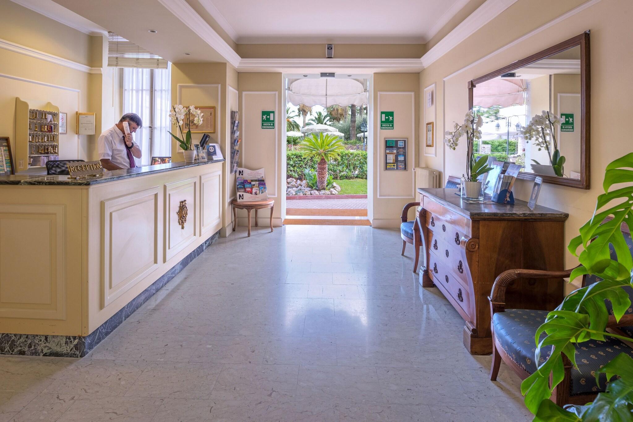 Vista Lobby Hotel Paradiso