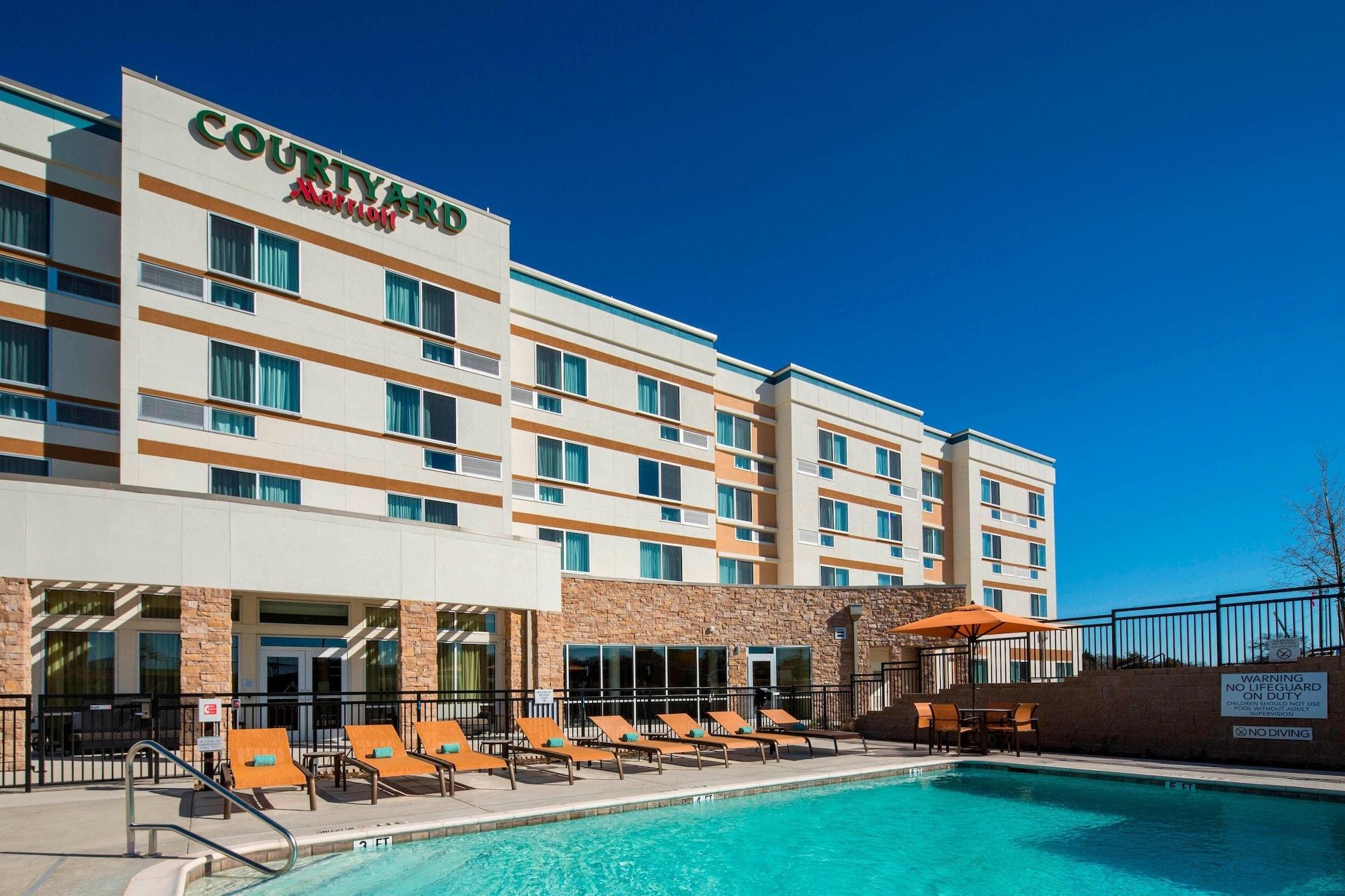 Vista Piscina Courtyard by Marriott Dallas Midlothian-Midlothian Conf Ctr