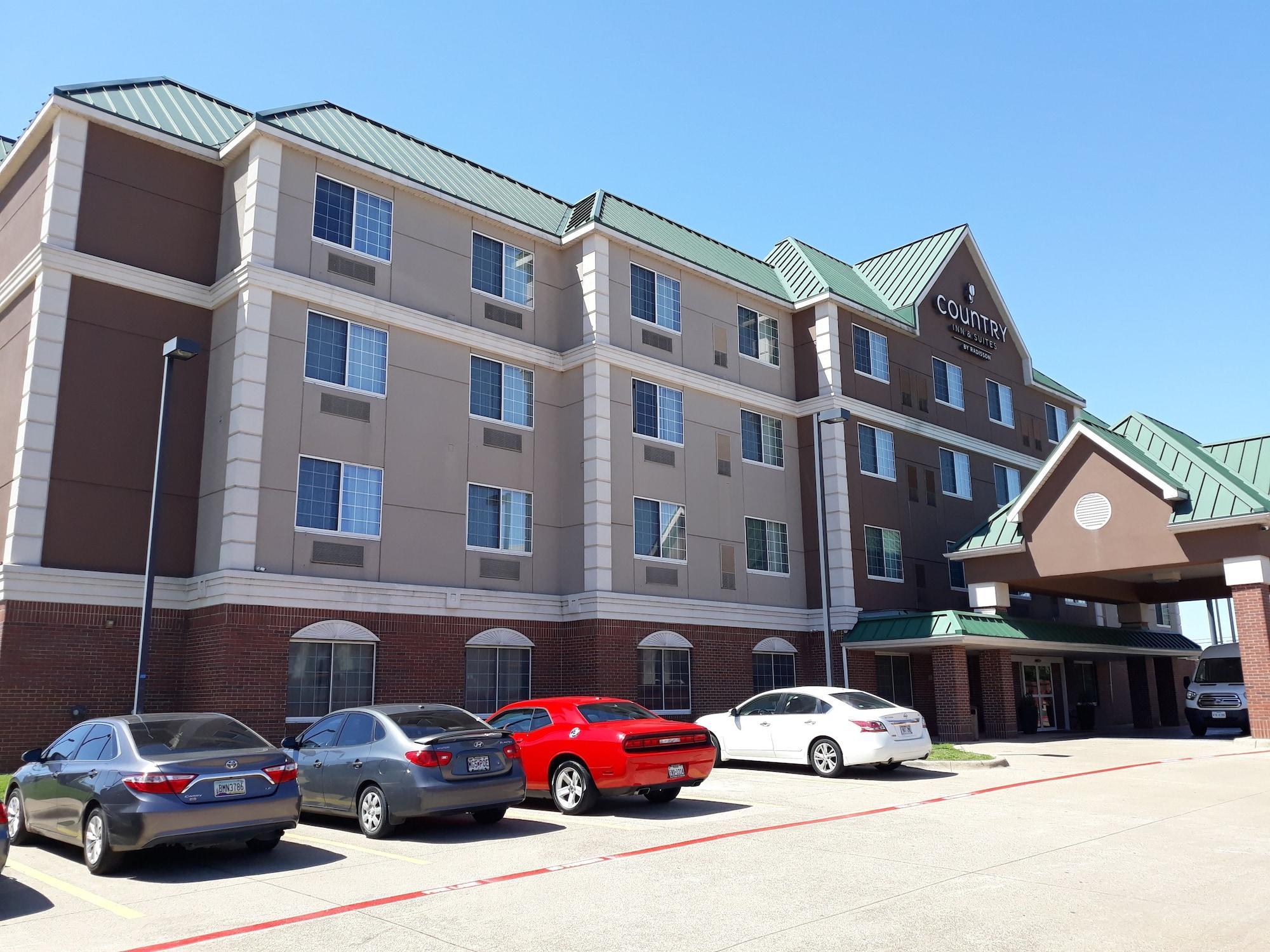 Vista Exterior Country Inn & Suites by Radisson, DFW Airport South, TX