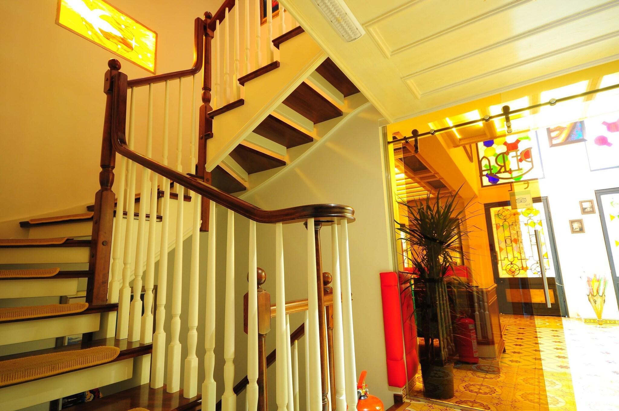 Vista Lobby Ottopera Hotel