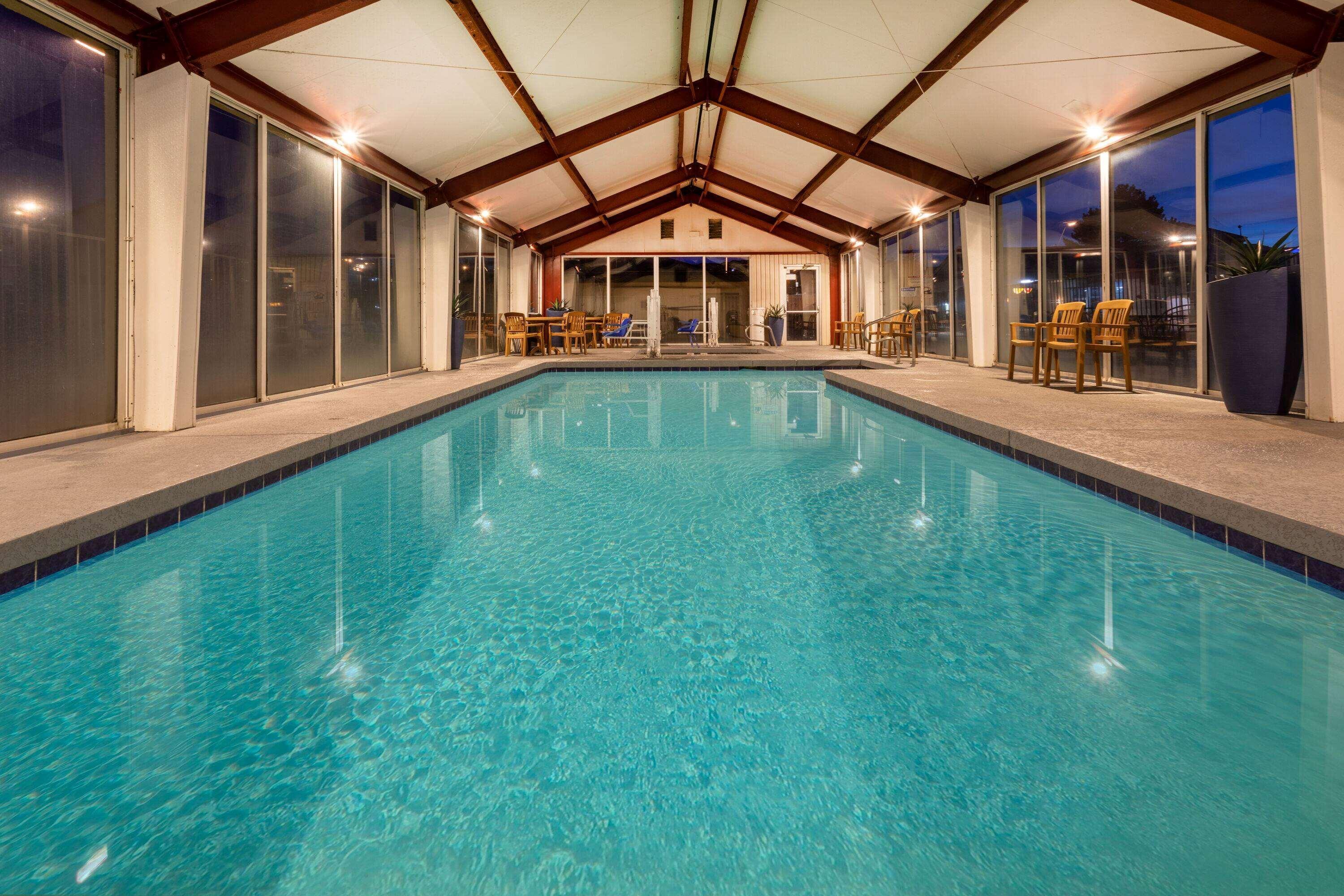 Vista Piscina Super 8 by Wyndham Conference Center NAU/Downtown