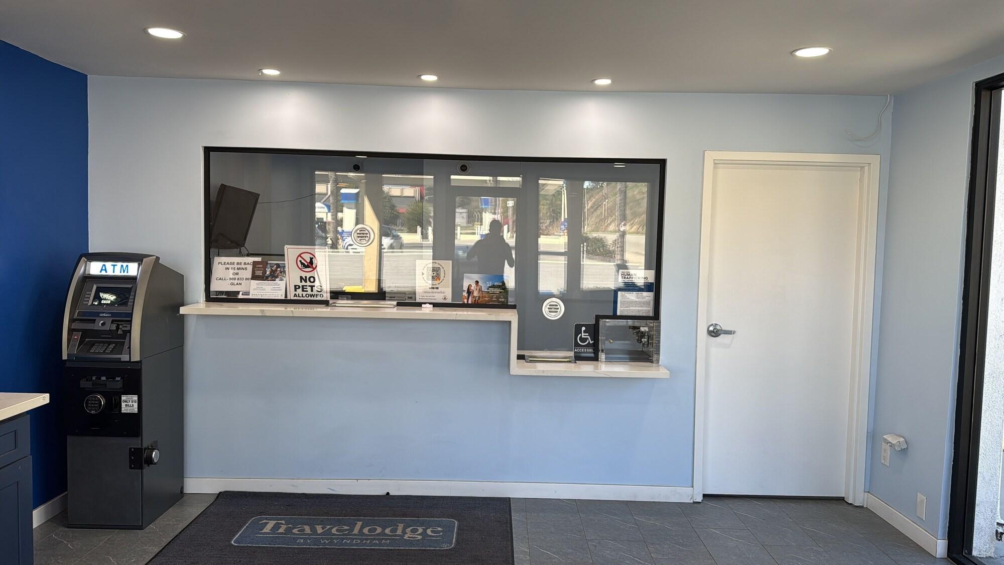 Vista Lobby Travelodge by Wyndham Fairplex Pomona
