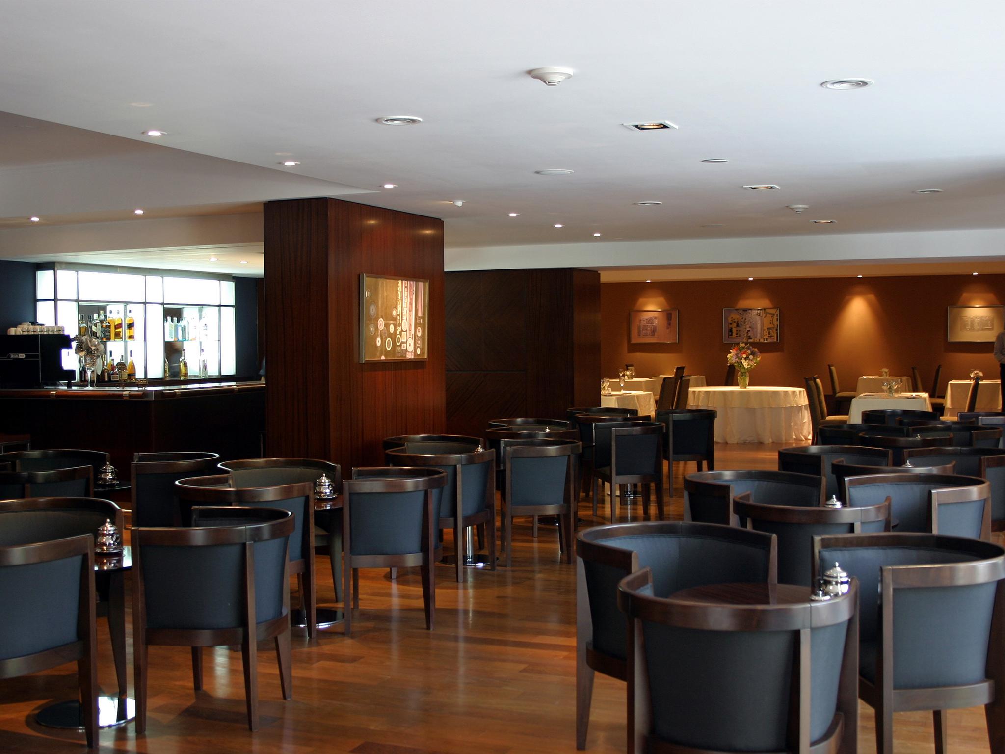 Bar/Salón Ros Tower Hotel