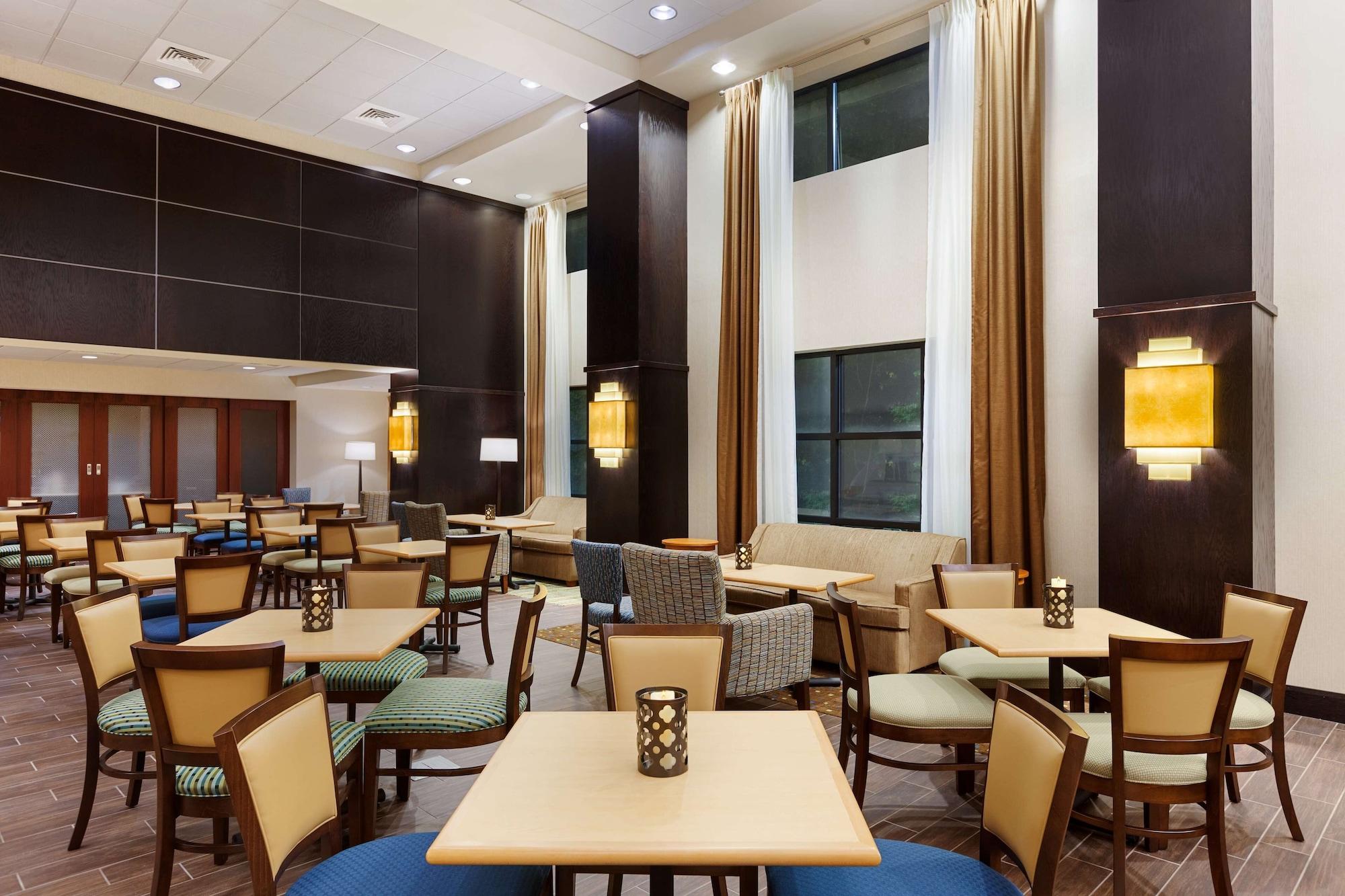 Vista Lobby Hampton Inn & Suites Camp Springs/Andrews AFB