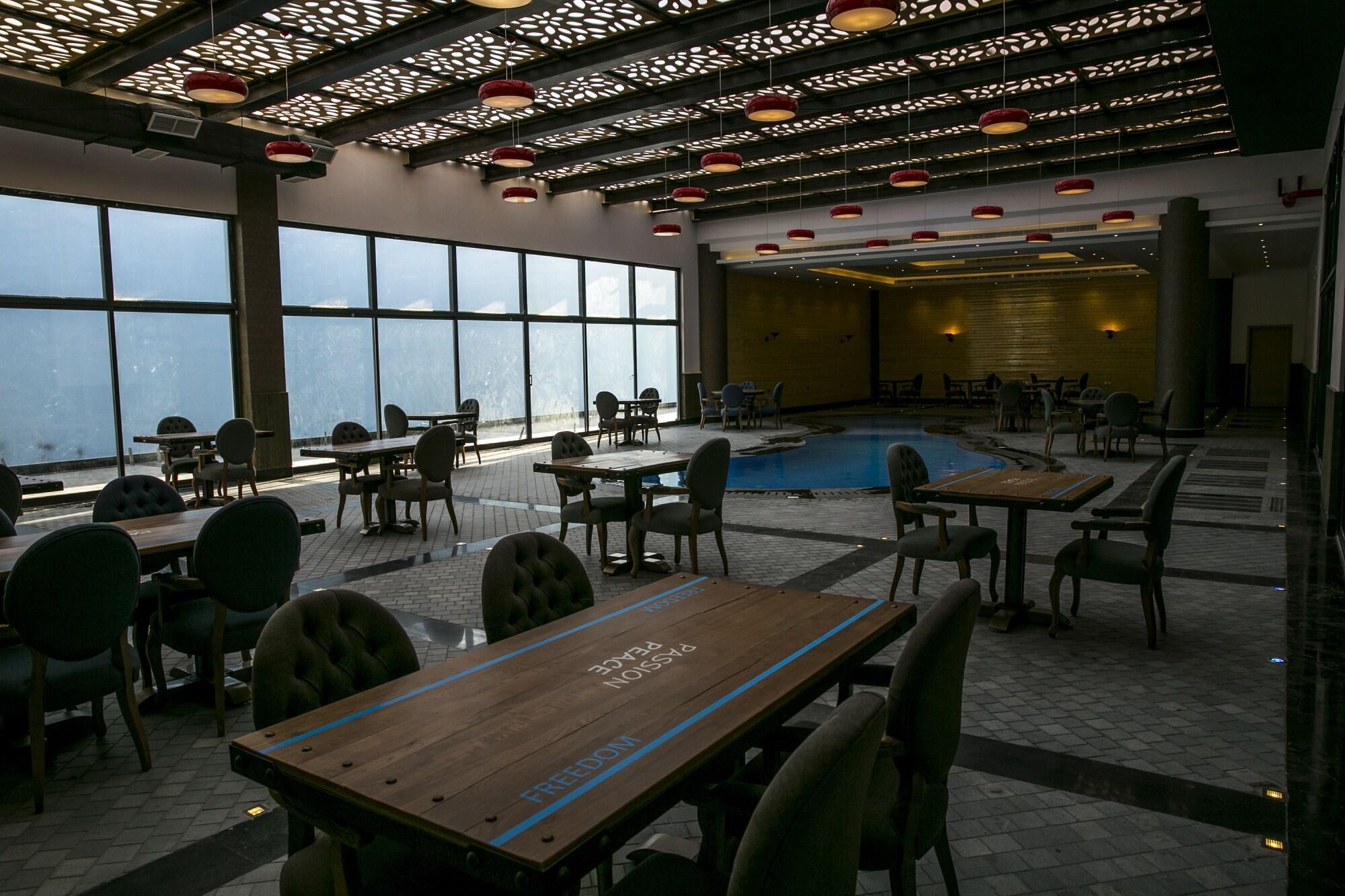 Bar/Salón Beiuet Makeen For Apartments