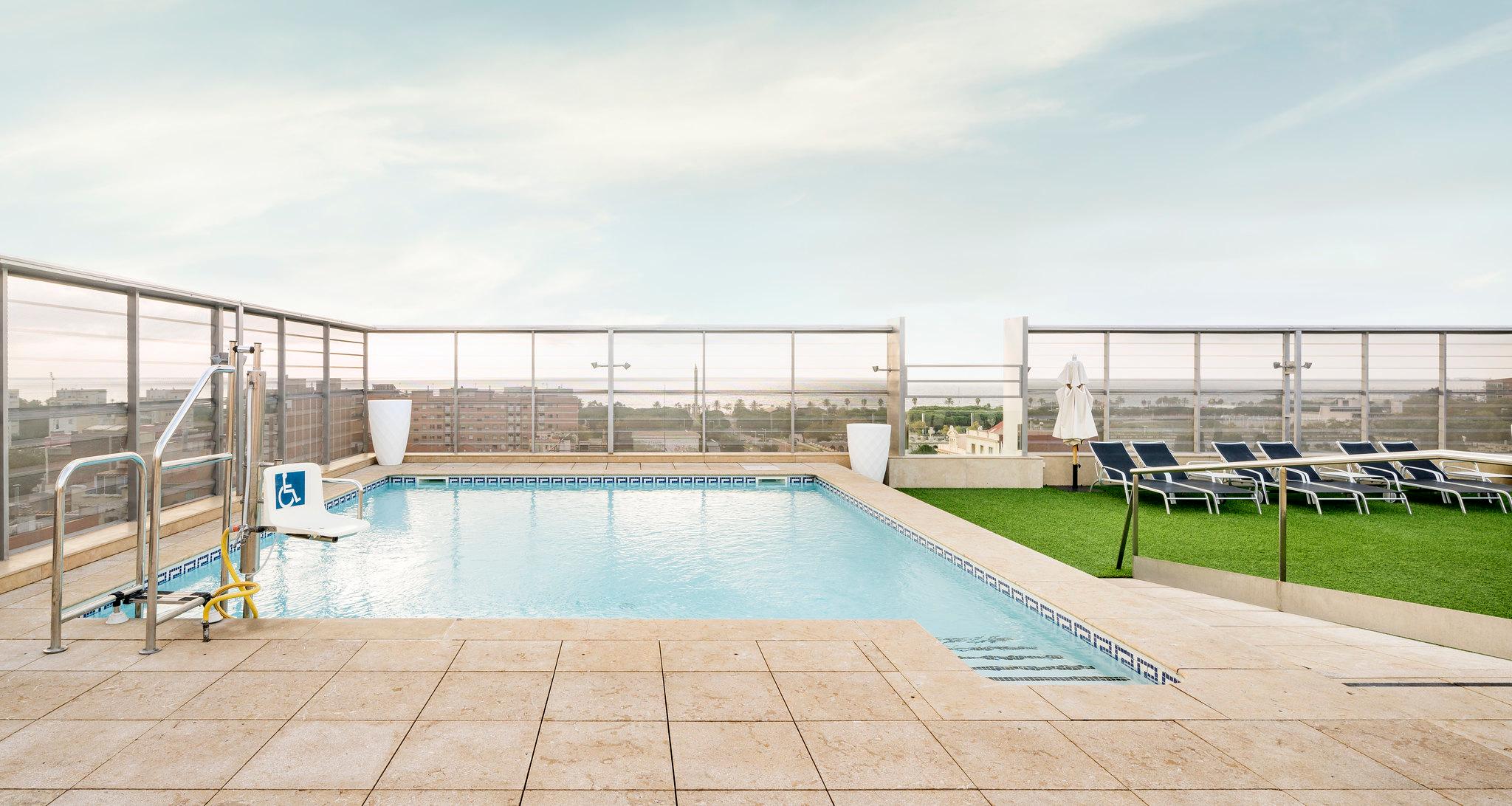 Vista Piscina Hotel ILUNION Barcelona