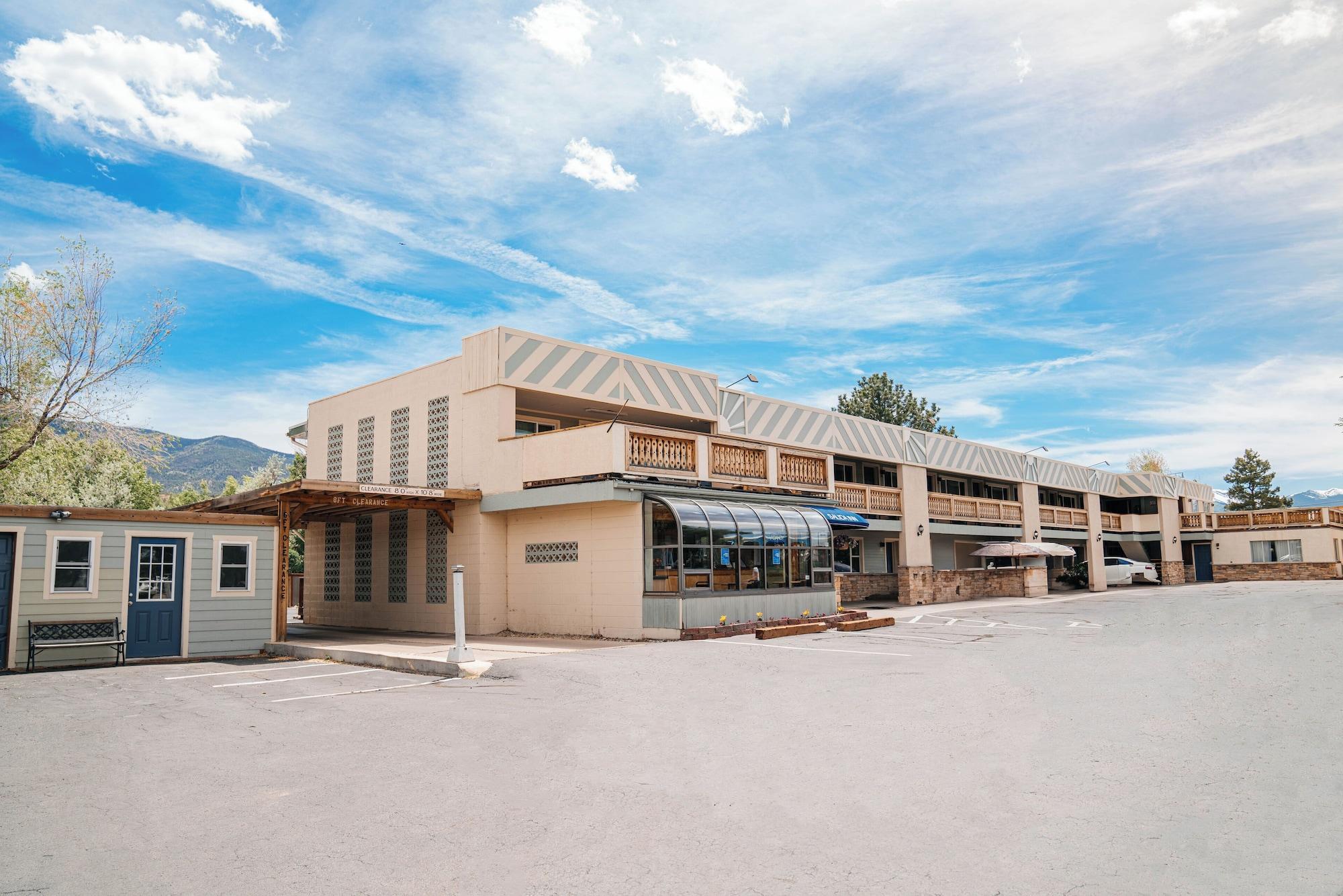 Vista Exterior Salida Inn & Monarch Suites
